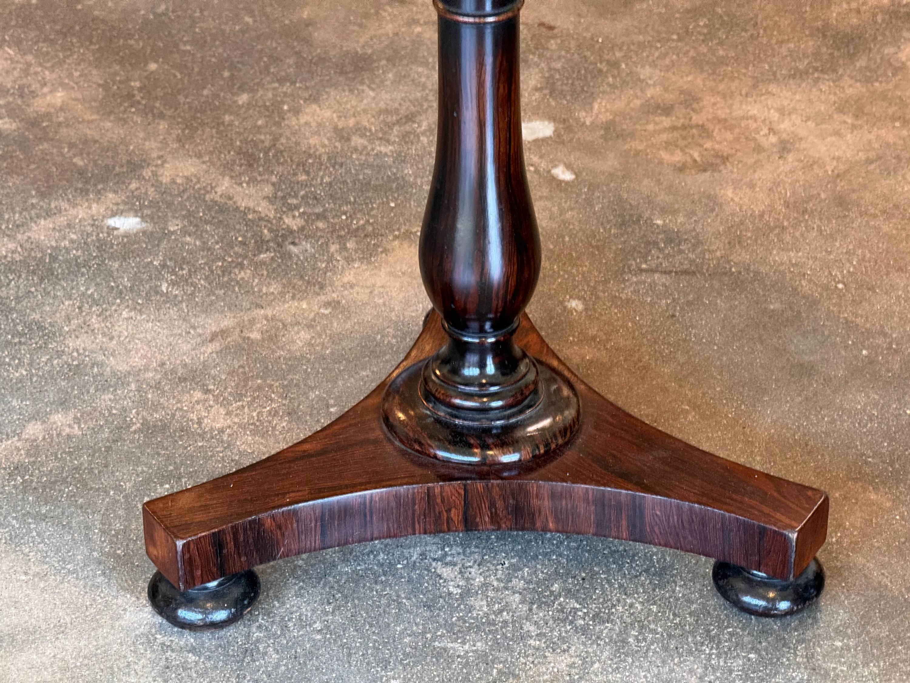 19th Century Round Rosewood Table In Good Condition In Charlottesville, VA