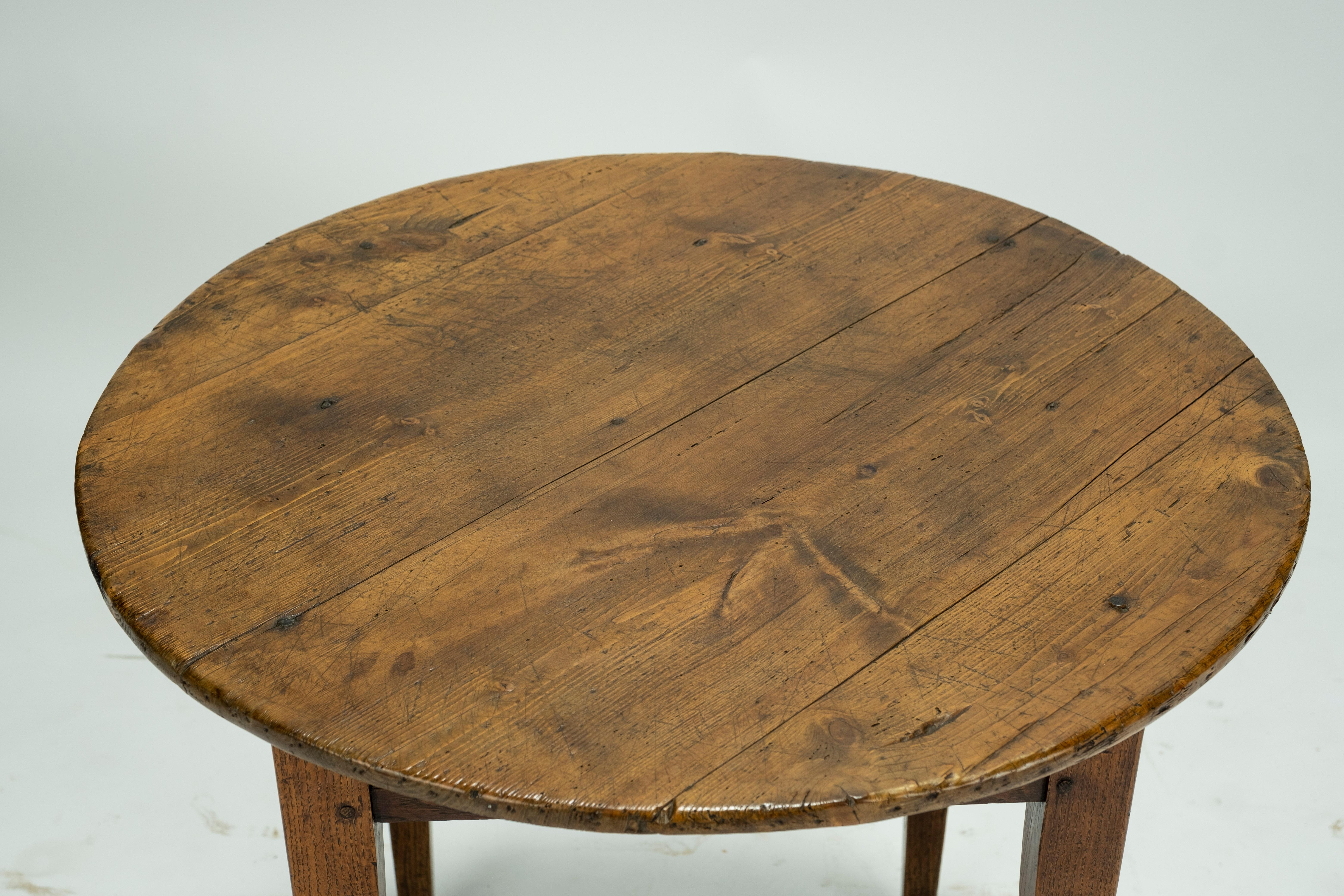 Pine 19th Century Round Table