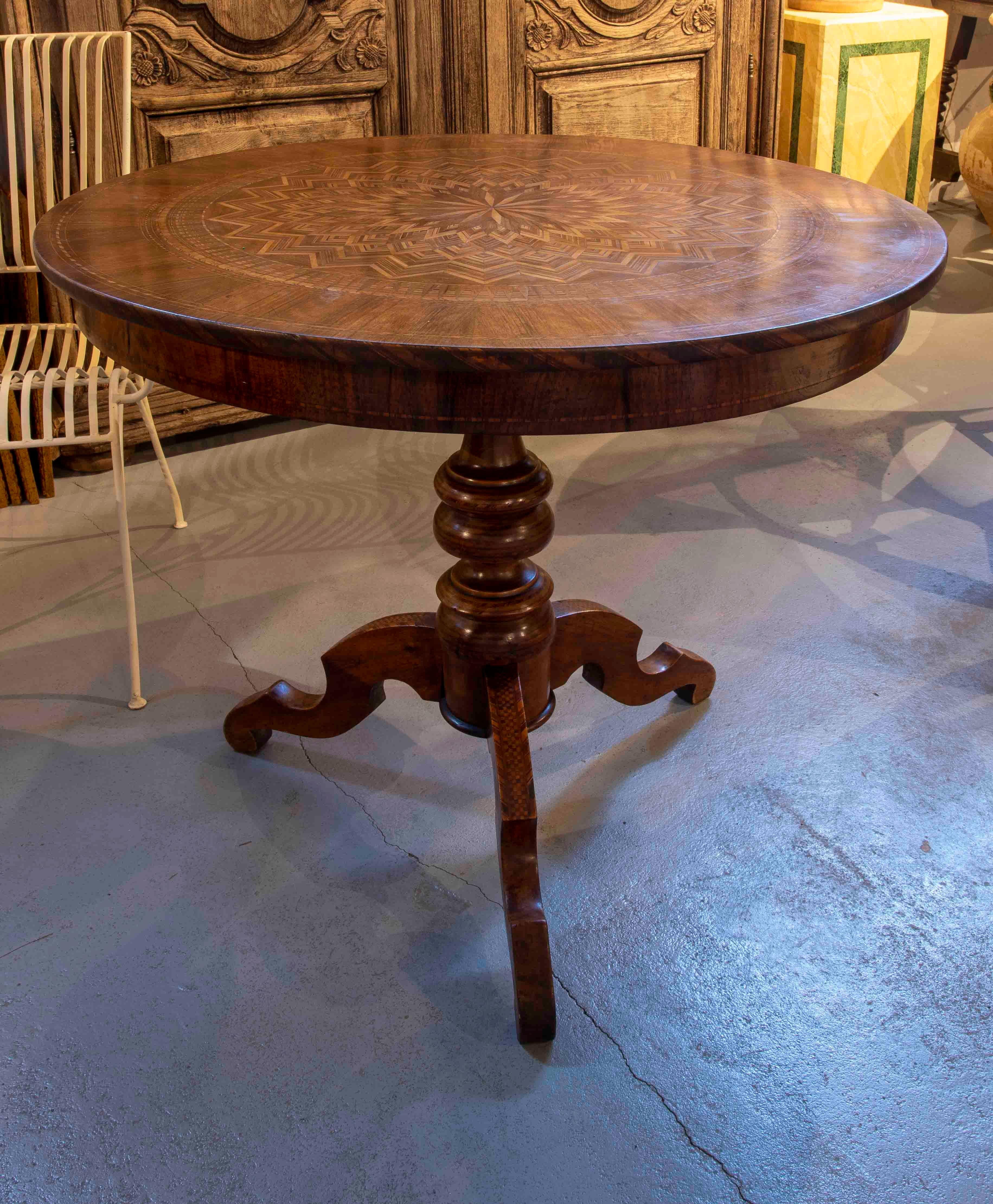 Spanish 19th Century Round Wooden Table with Inlaid Table Top and Legs For Sale