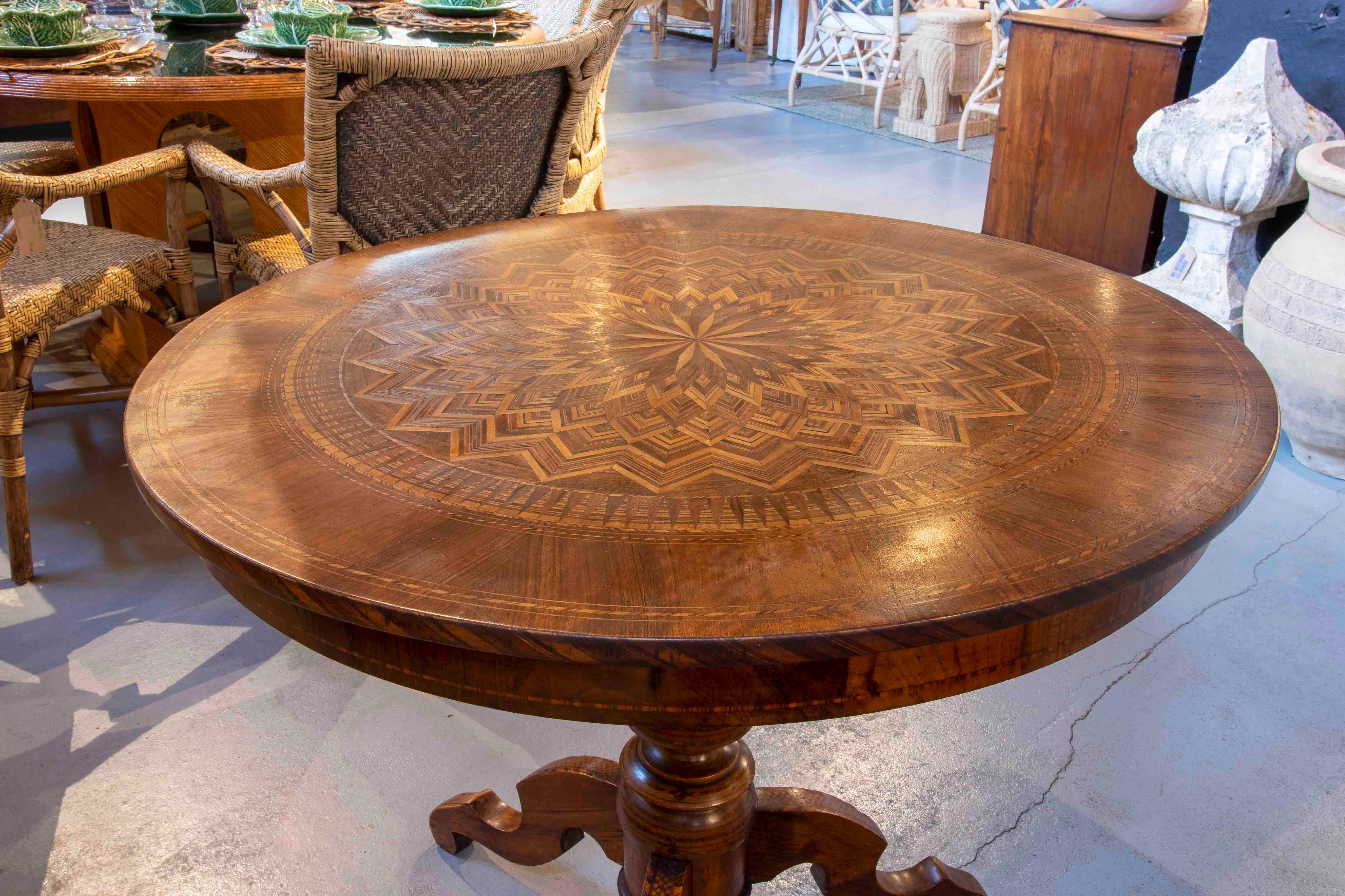 19th Century Round Wooden Table with Inlaid Table Top and Legs In Good Condition For Sale In Marbella, ES