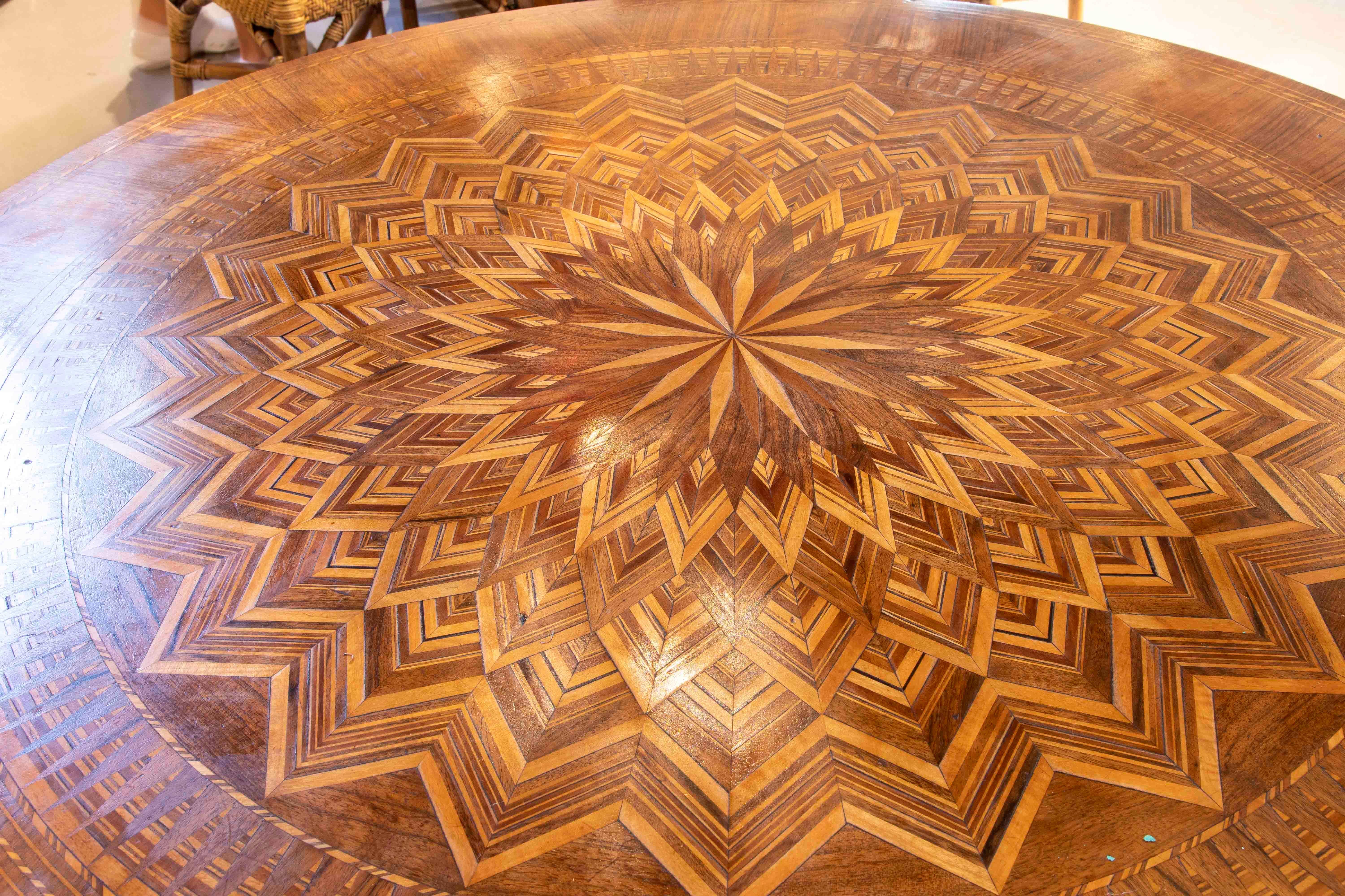 19th Century Round Wooden Table with Inlaid Table Top and Legs For Sale 2