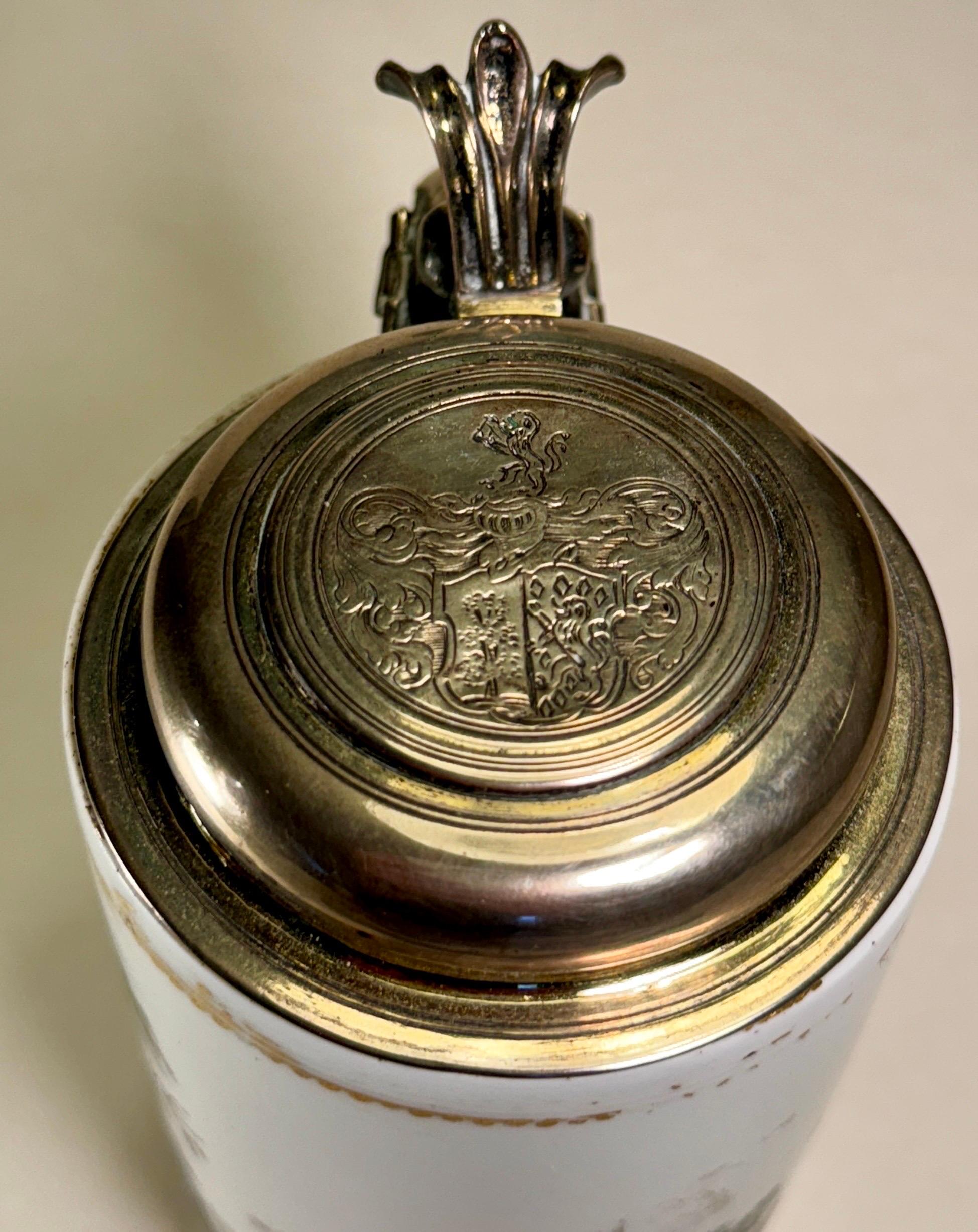 Royal Copenhagen-Porzellankrug des 19. Jahrhunderts mit vergoldetem Silberdeckel, Dänemark im Angebot 12