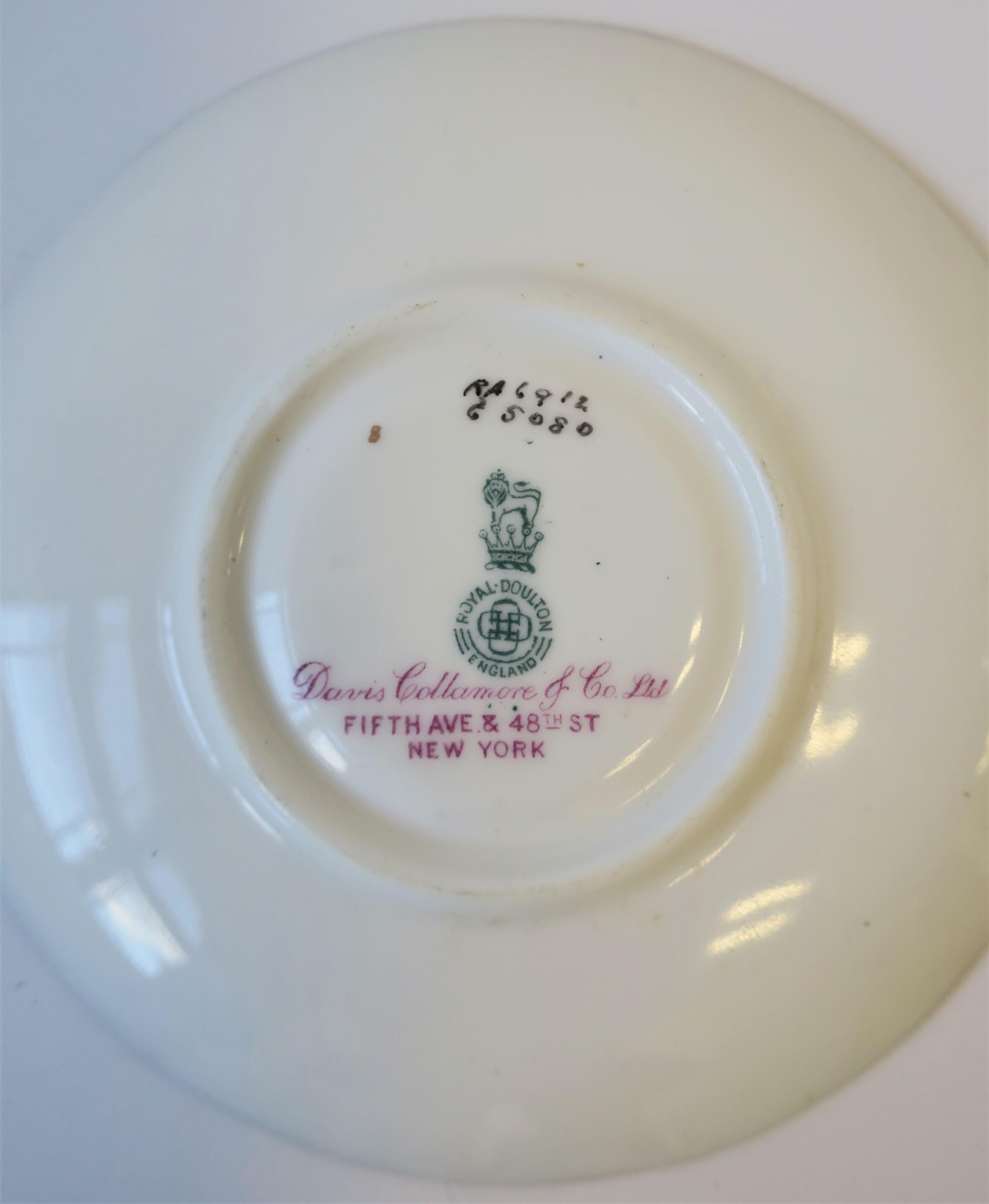 Royal Doulton Weiß-Blau-Gold-Couchtisch oder Tee Demitasse-Tasse und Untertasse, ca. 19. Jahrhundert im Angebot 5