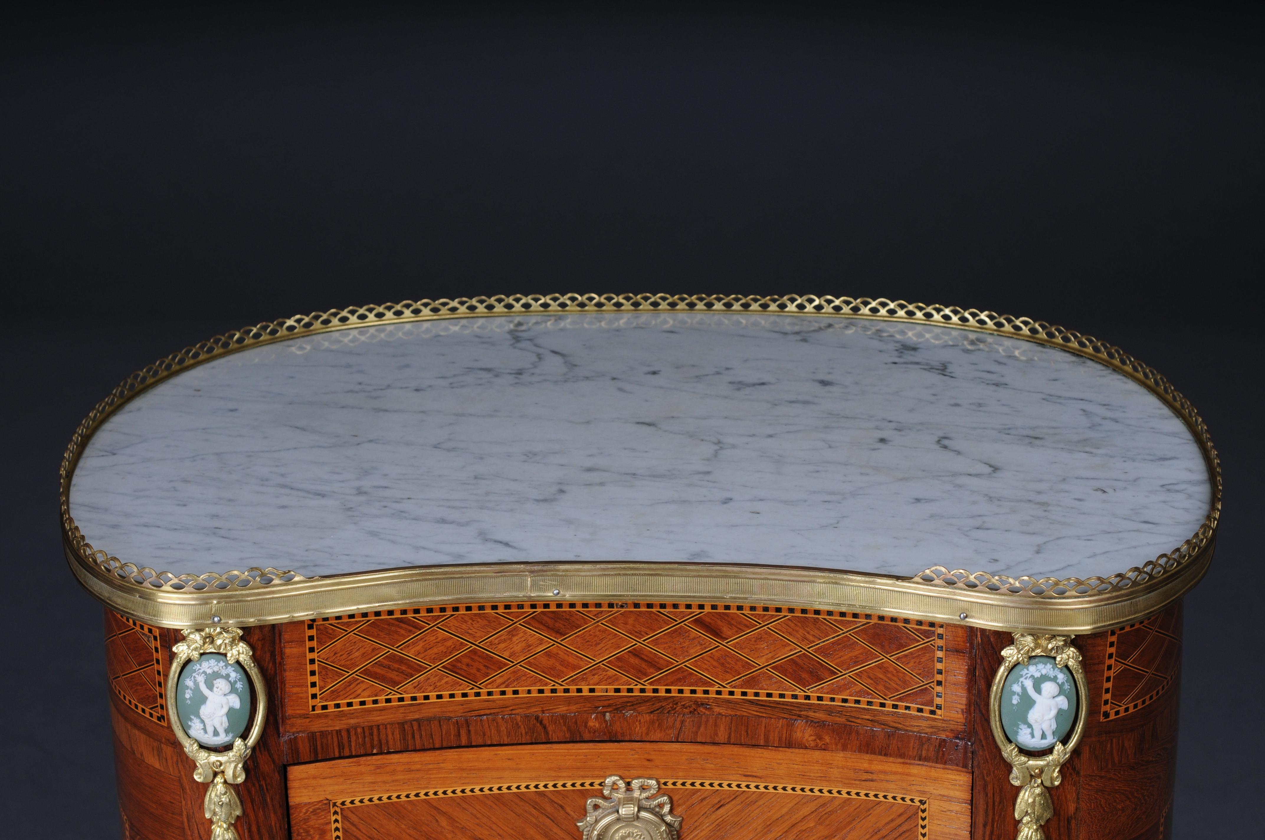 Royal Beistelltisch des 19. Jahrhunderts, Paris, feuervergoldet, Louis XV.-Stil (Vergoldet) im Angebot
