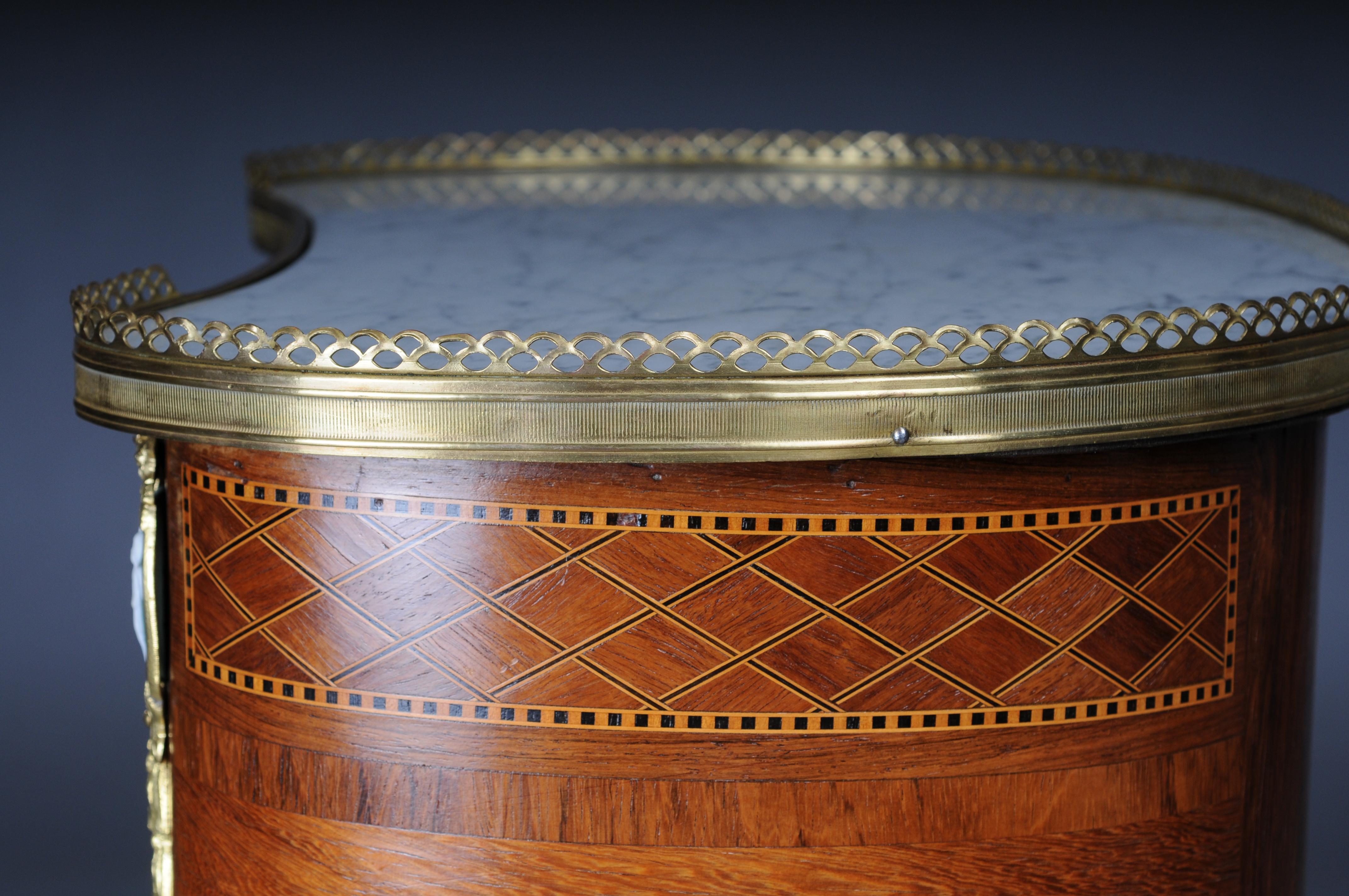 Royal Beistelltisch des 19. Jahrhunderts, Paris, feuervergoldet, Louis XV.-Stil im Angebot 3