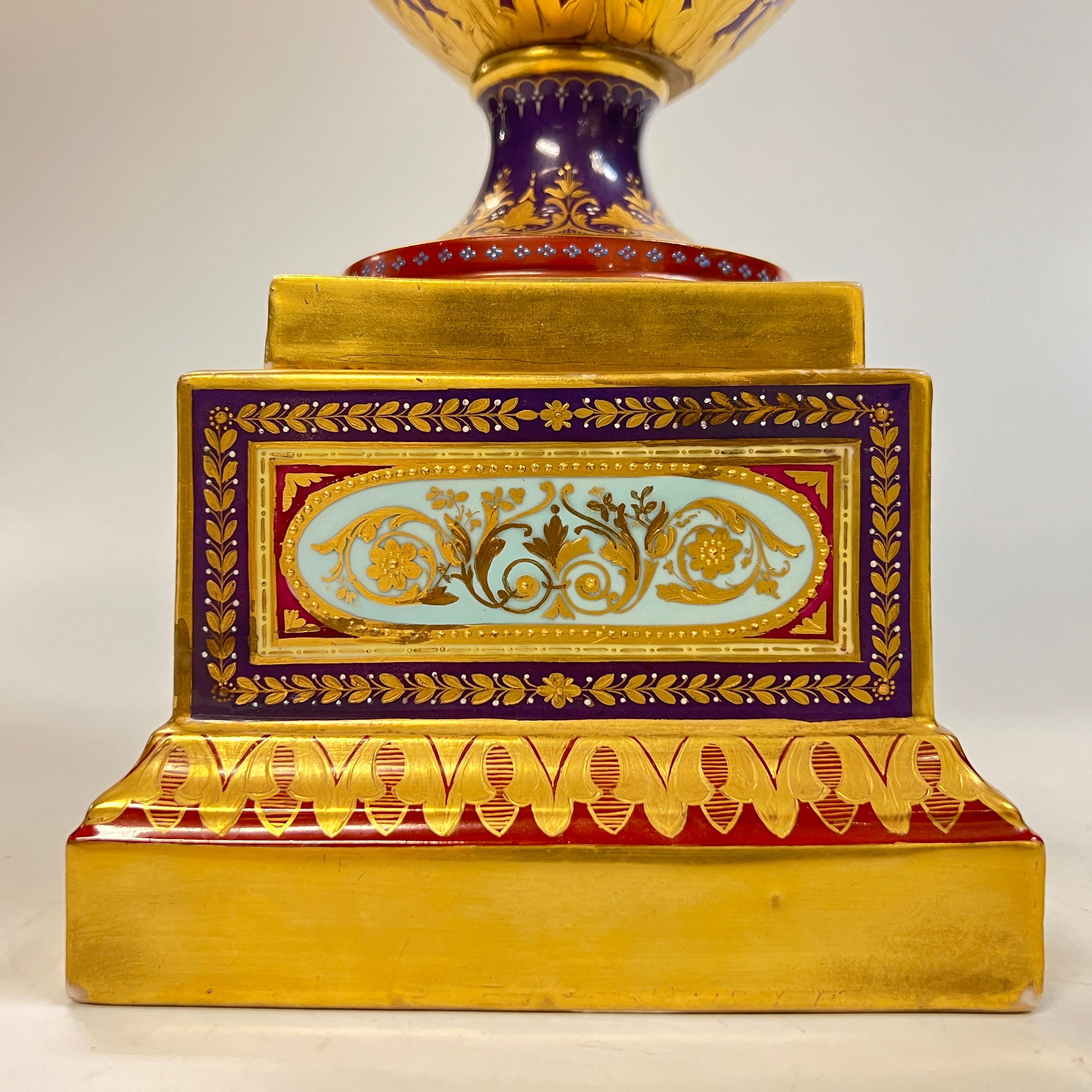 Ewer in porcellana neoclassica Royal Vienna Porcelain su supporto del XIX secolo in vendita 3