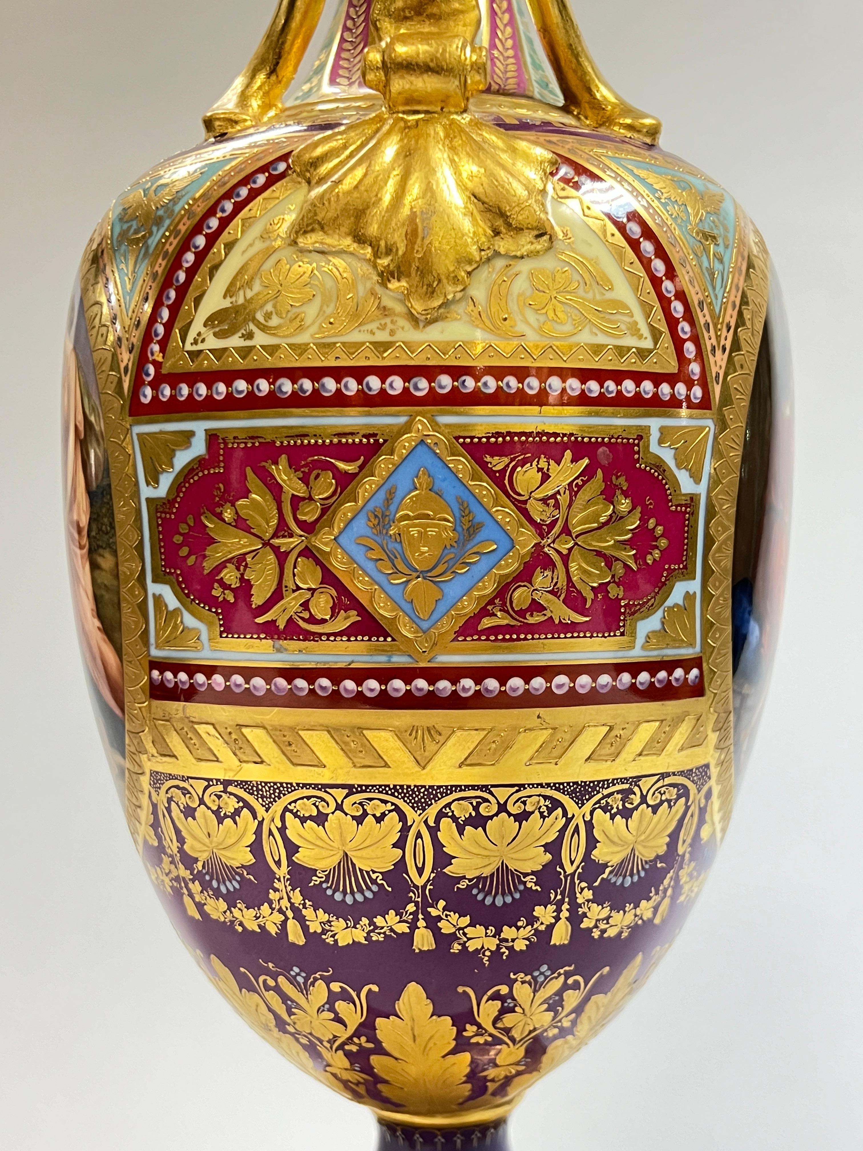 Ewer in porcellana neoclassica Royal Vienna Porcelain su supporto del XIX secolo In condizioni buone in vendita a New York, NY