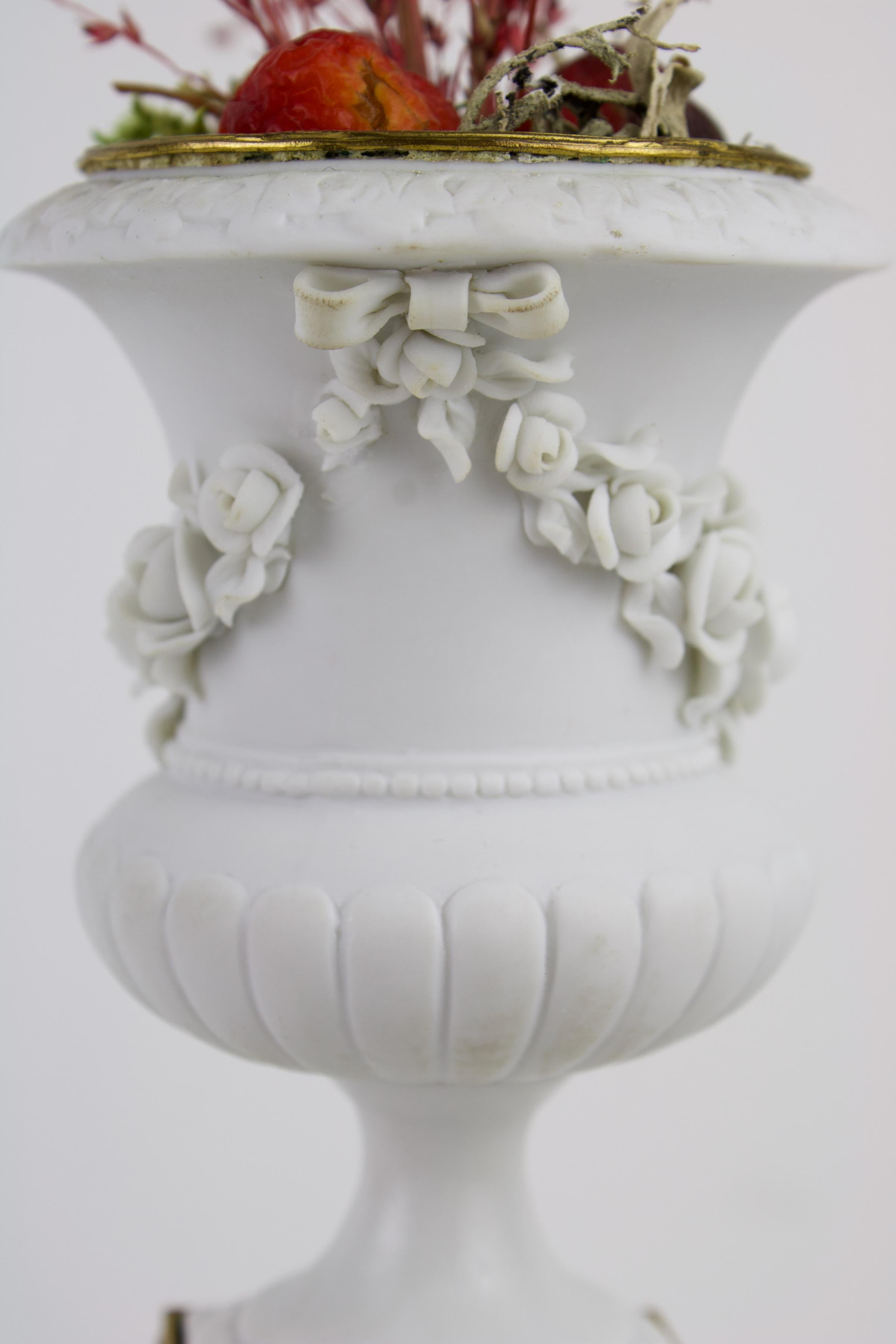 19th Century Rudolstadt-Volkstedt White Porcelain Gilt Bronze Group of Putti For Sale 2