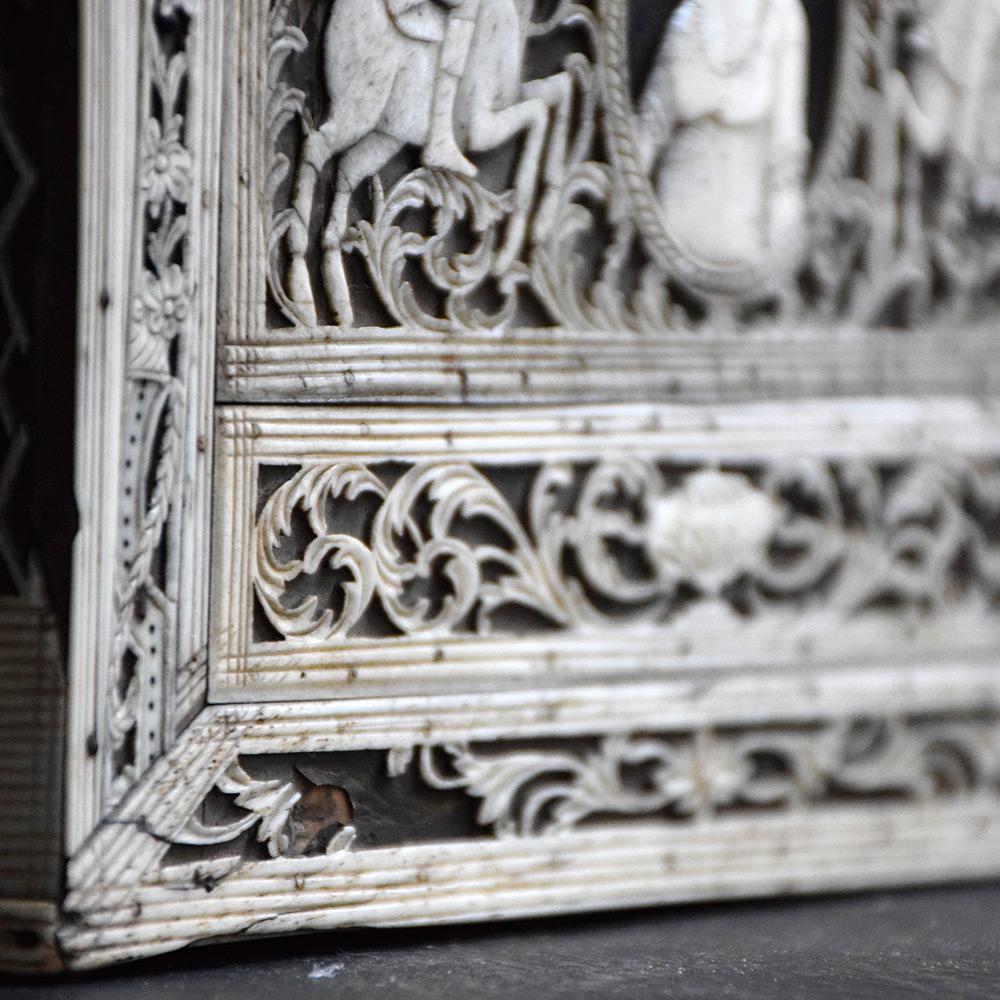 19th Century Russian Archangel Carved Whalebone Box In Distressed Condition In London, GB