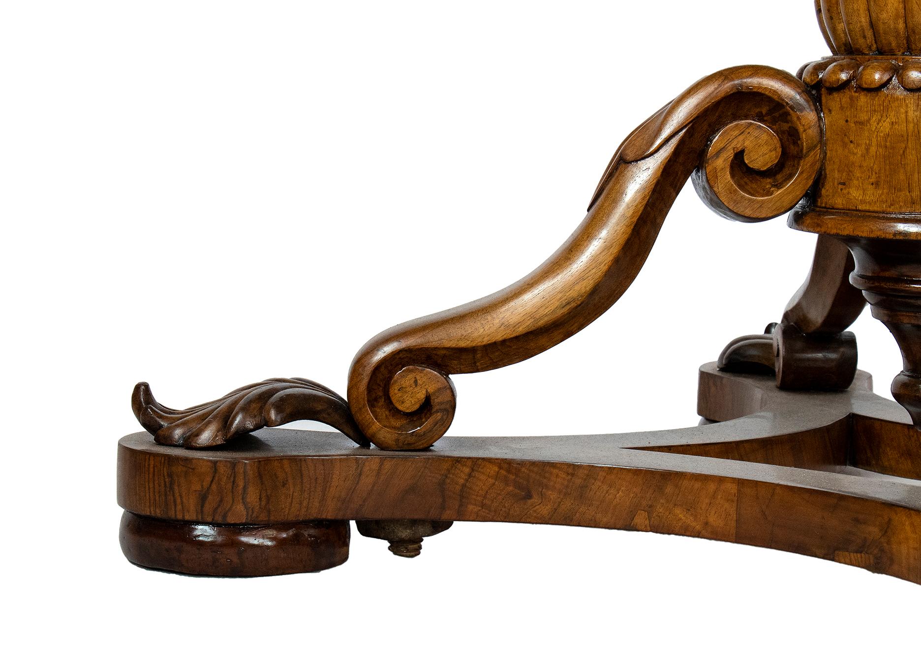 Boxwood 19th Century Italian Charles X Walnut Inlaid Center table For Sale