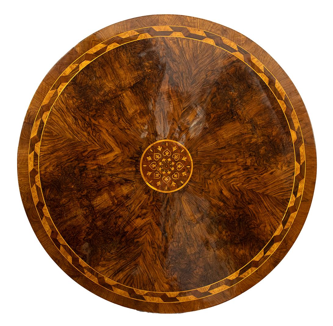 A rare and beautiful Round inlaid table - city of Lucca, first years of 19th century ( 1800-1810 circa)
In Walnut wood, fruitwood inlay with floral motifs on the top. Base with central hollowed stump, the four legs with leaf finials.
Height x