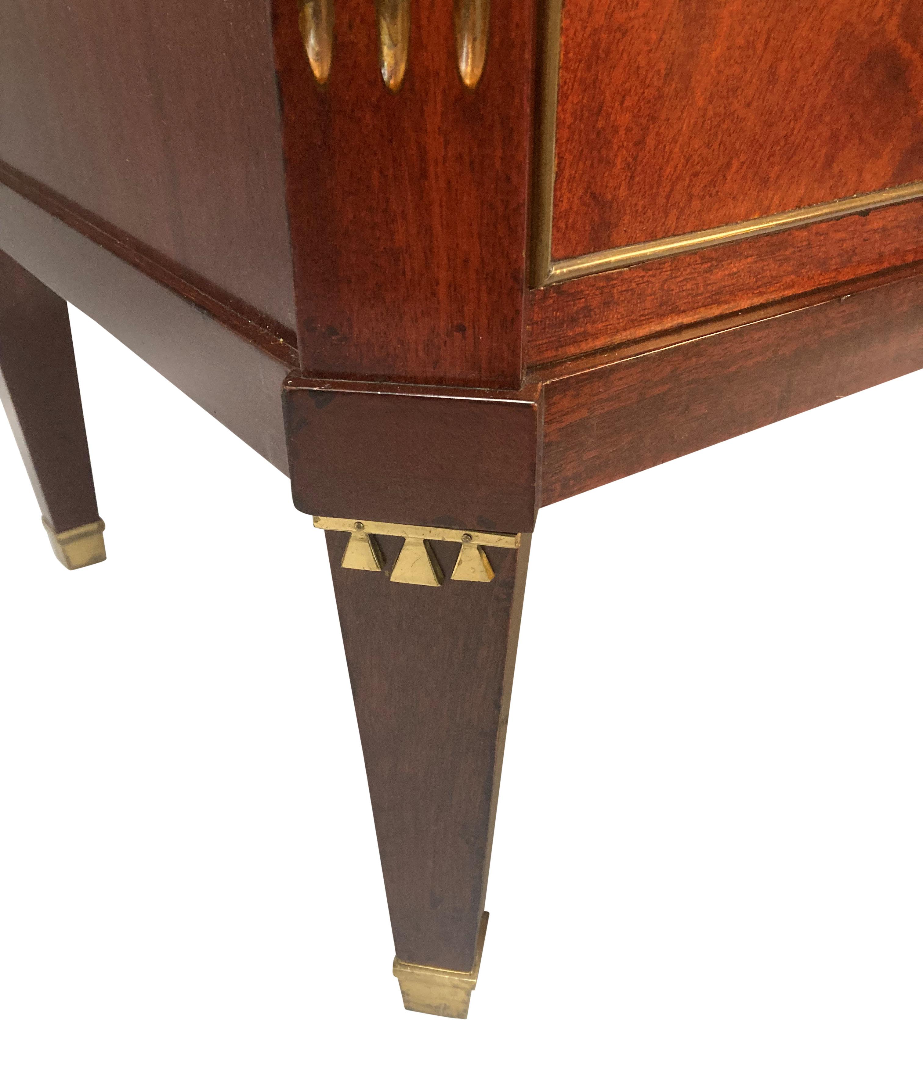 Commodo russo del XIX secolo con piano in marmo verde pallido In condizioni buone in vendita a Kent, Dover