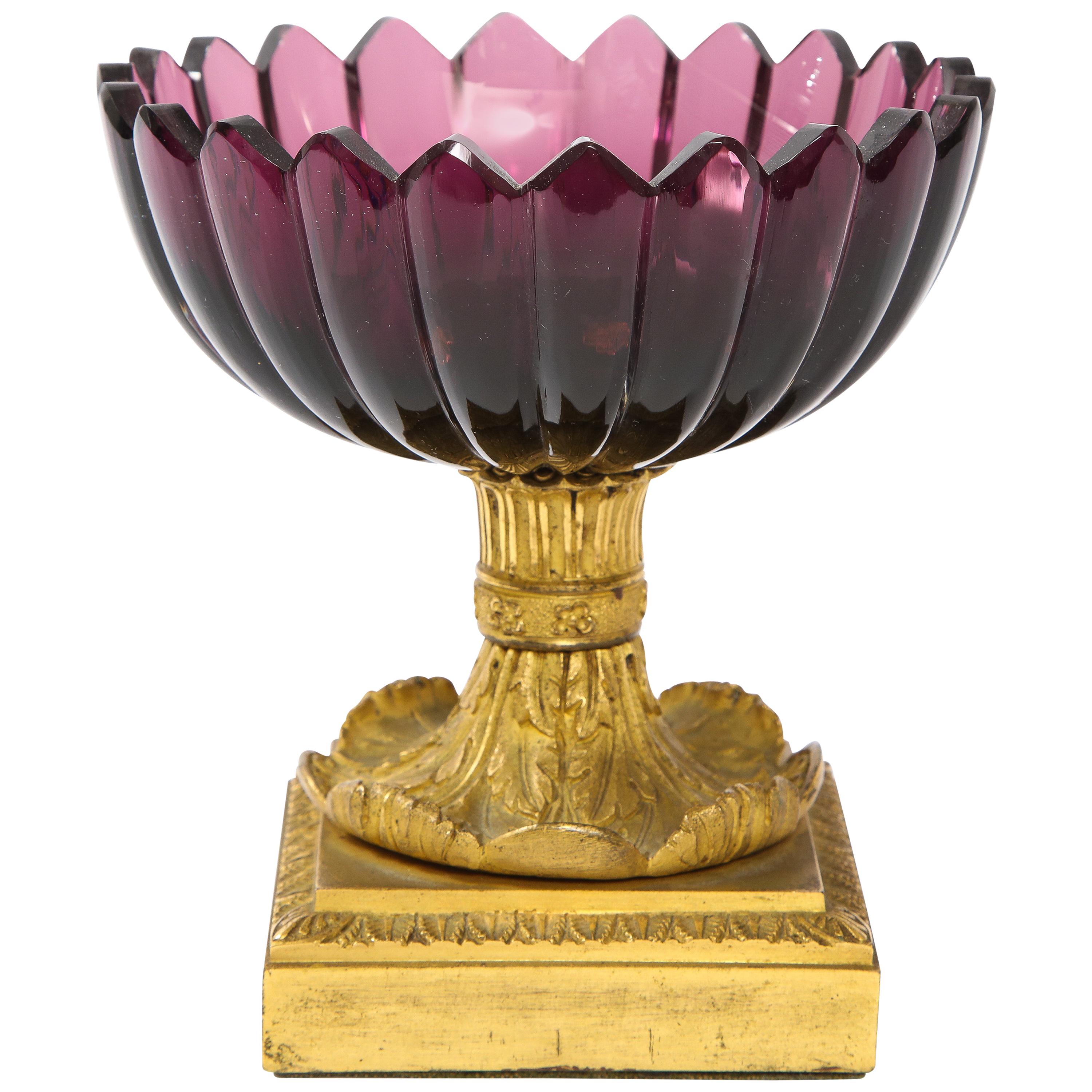 Tazza russe du 19ème siècle, bronze doré, améthyste et cristal festonné, bordure festonnée