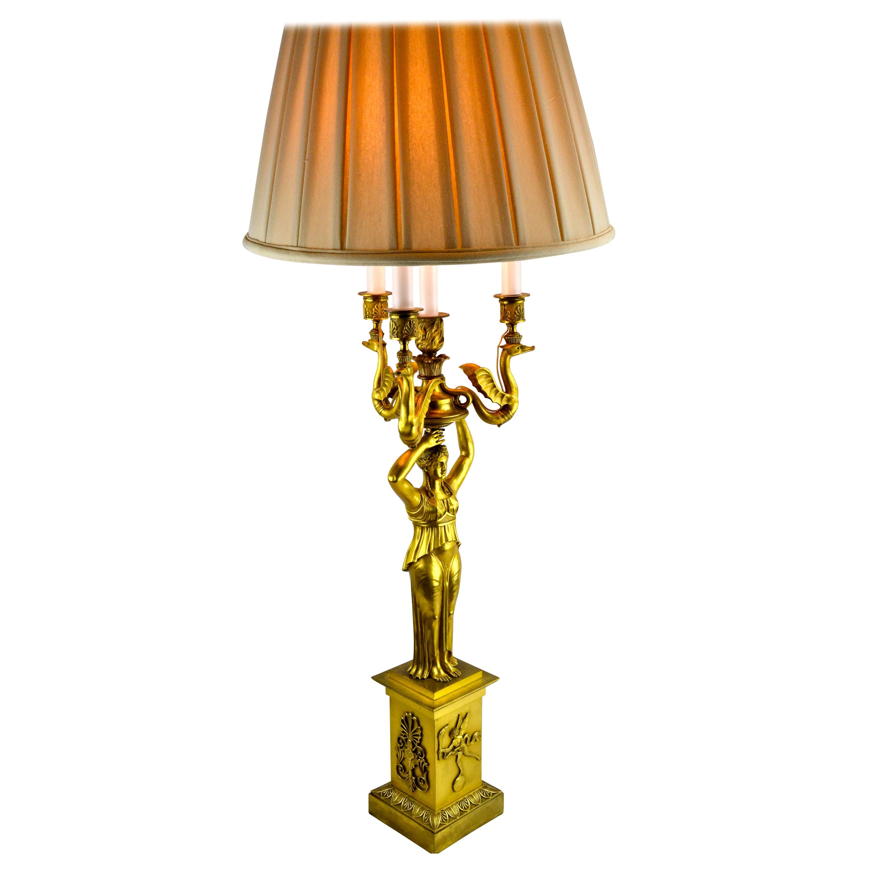 Vergoldete Bronze-Figurenkandelaber aus dem russischen Empire des 19. Jahrhunderts, zu einer Lampe verarbeitet