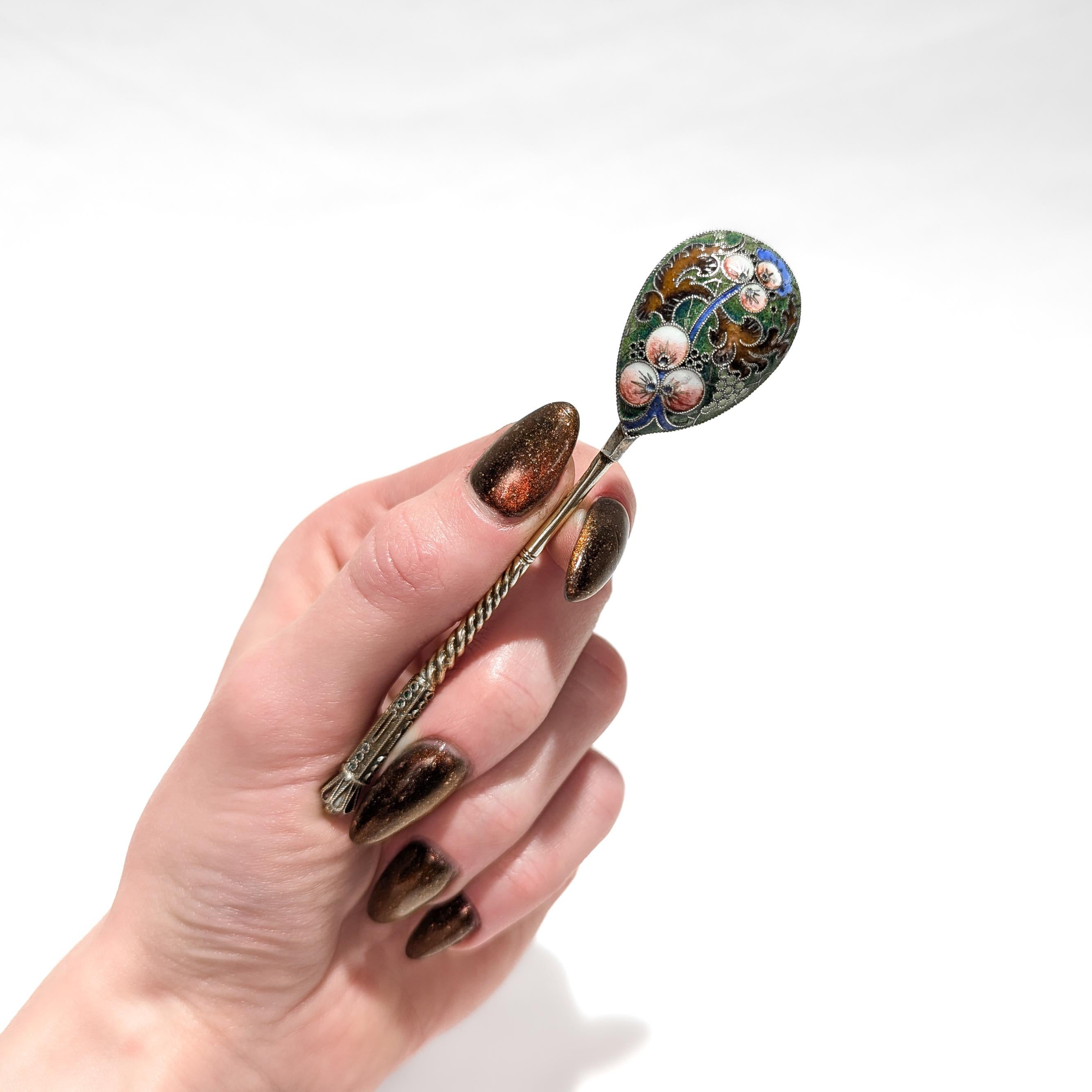 A very fine antique Russian tea or kvosh spoon.

In 84 zolotnik silver and gilt throughout.

Marked in Cryllic for what appears to be either P. Abrosimov or M. Andreyevna.

With polychrome shaded cloisonné enamel decoration to the reverse of the