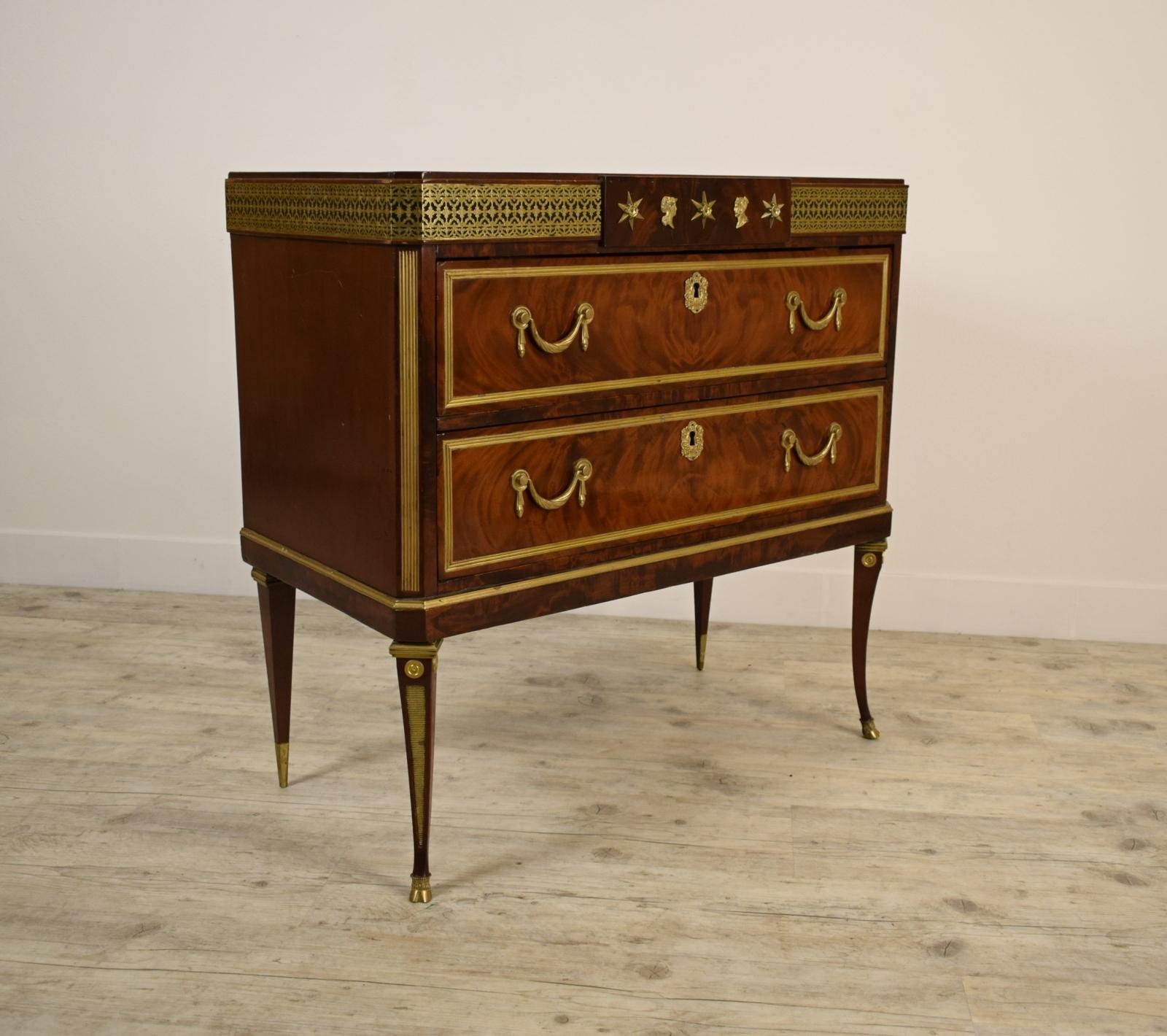 19th century, small Russian chest of drawers, veneered, with gilded bronzes

This high-quality, small chest of drawers was made of wood veneered , in the first half of the 19th century, in a typical Russian style between the Louis XVI and the Empire