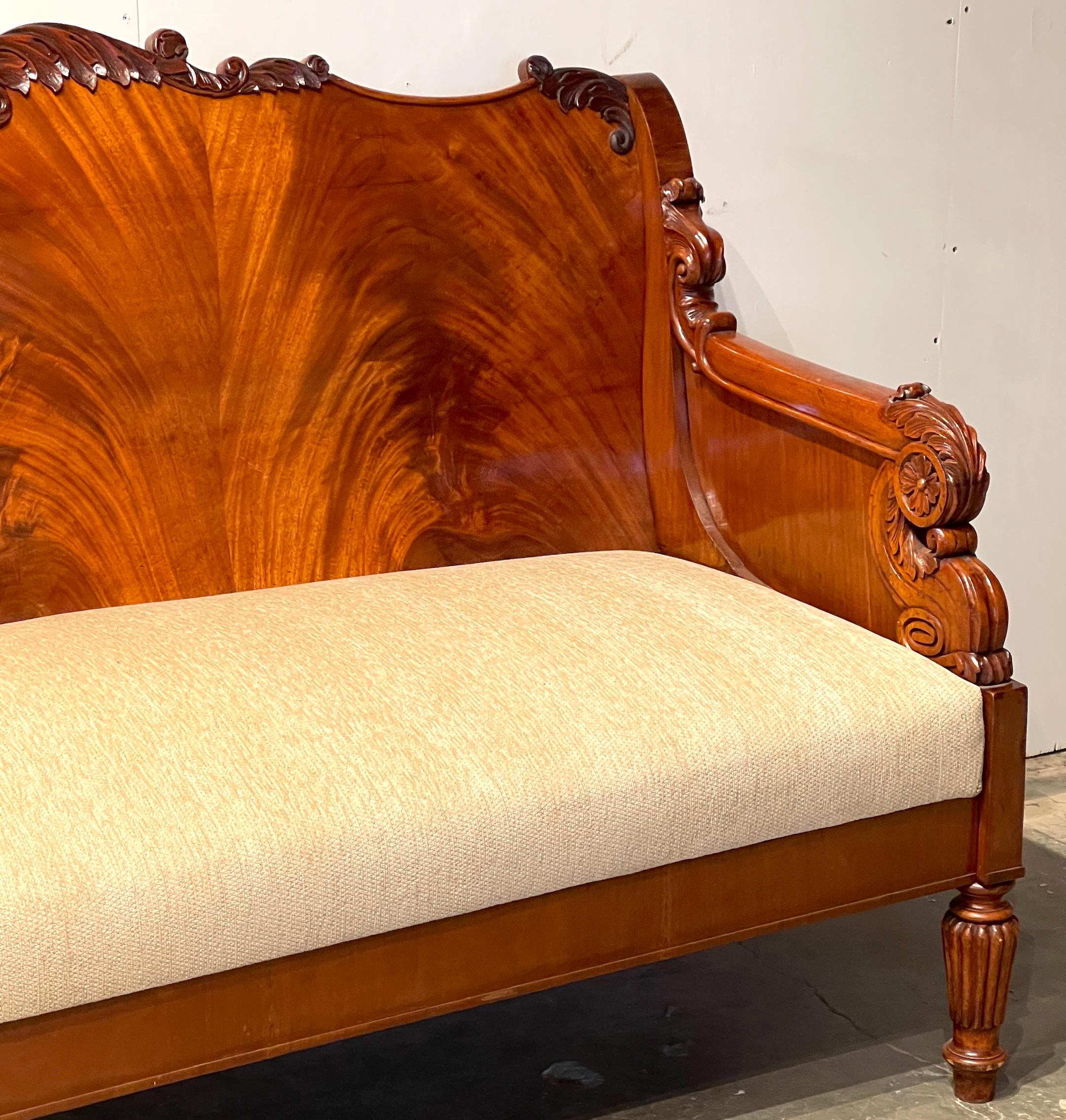 19th Century Russian Neoclassical Flame Mahogany Sofa  In Good Condition For Sale In West Palm Beach, FL