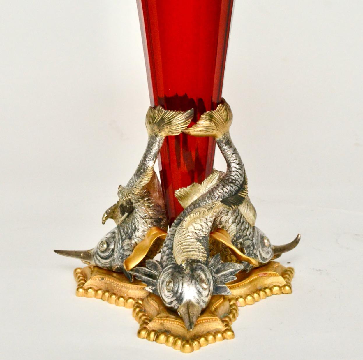 Jarrón ruso del siglo XIX de cristal rojo rubí con monturas de bronce dorado en Bueno estado para la venta en Stockholm, SE