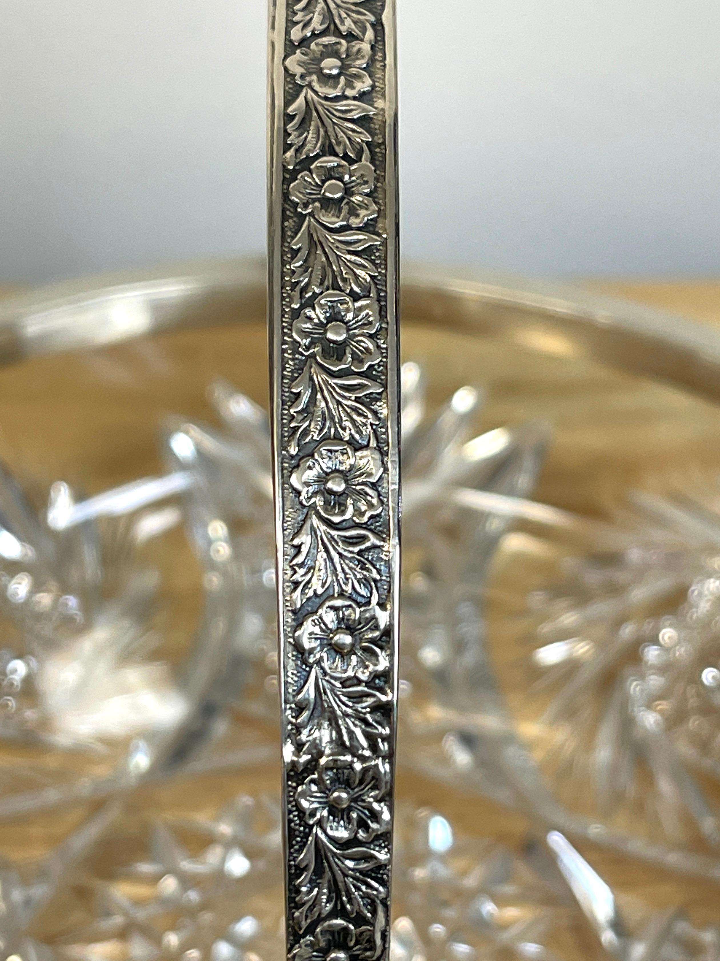 Néoclassique Panier russe du 19e siècle en argent et verre taillé à poignée pivotante en vente