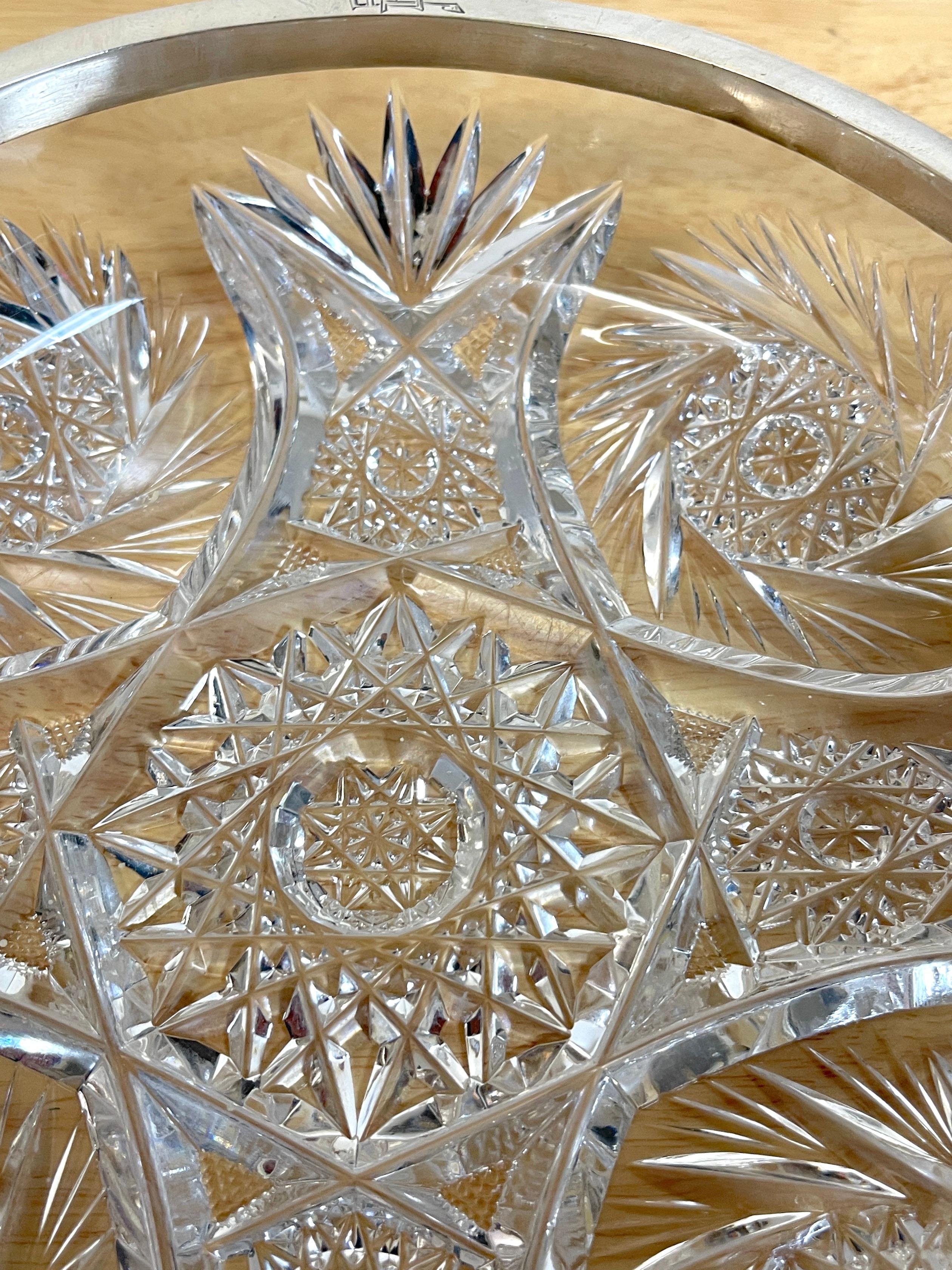 XIXe siècle Panier russe du 19e siècle en argent et verre taillé à poignée pivotante en vente