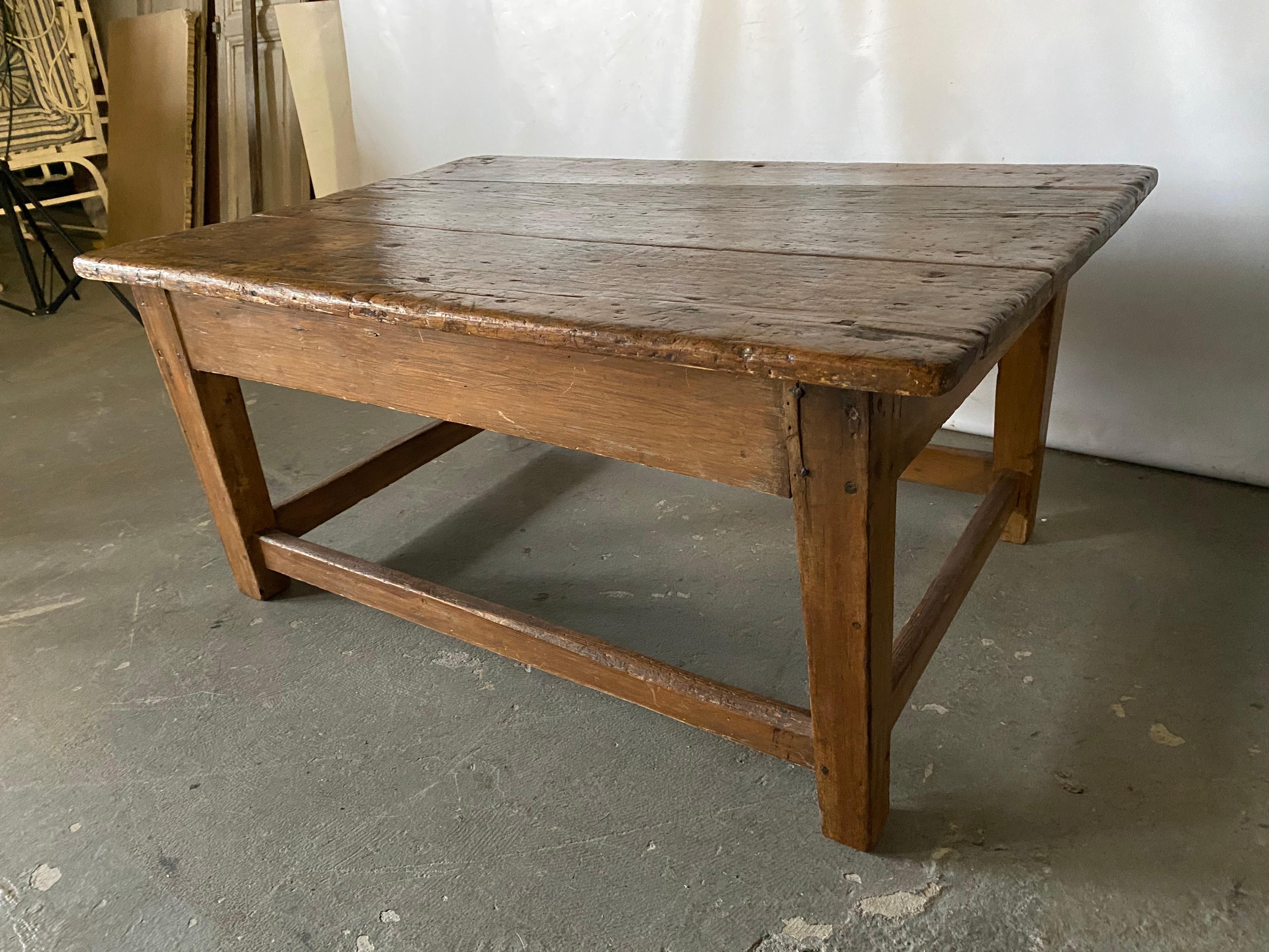 Perfect for adding a bit a character to formal, casual or modern decor. This rustic farm style country coffee table has great wood patina only time can create.
