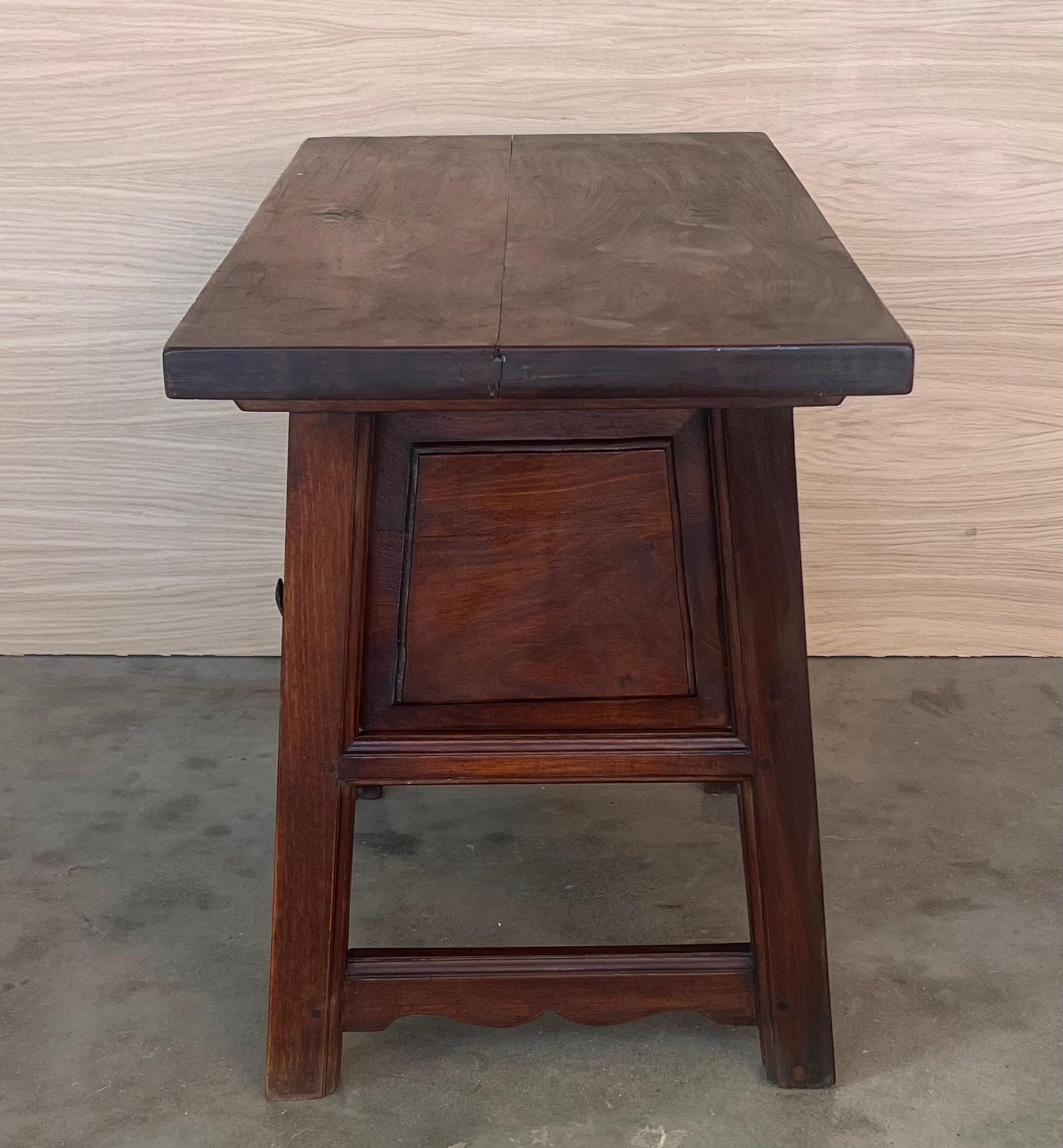 Table d'appoint à trois tiroirs 19ème siècle rustique et artisanale Mountain Artisans en vente 1