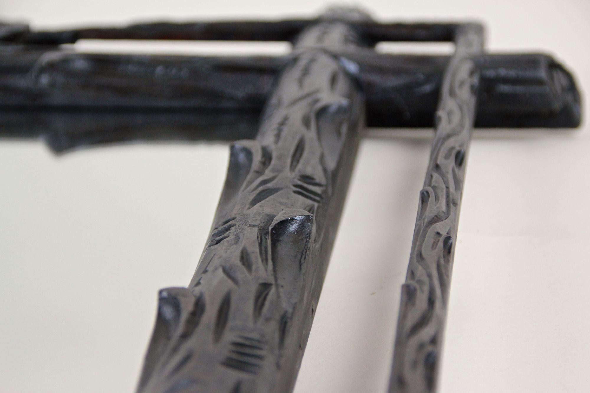 Specchio rustico Black Forest del XIX secolo, intagliato a mano, Austria, circa 1880 in vendita 9