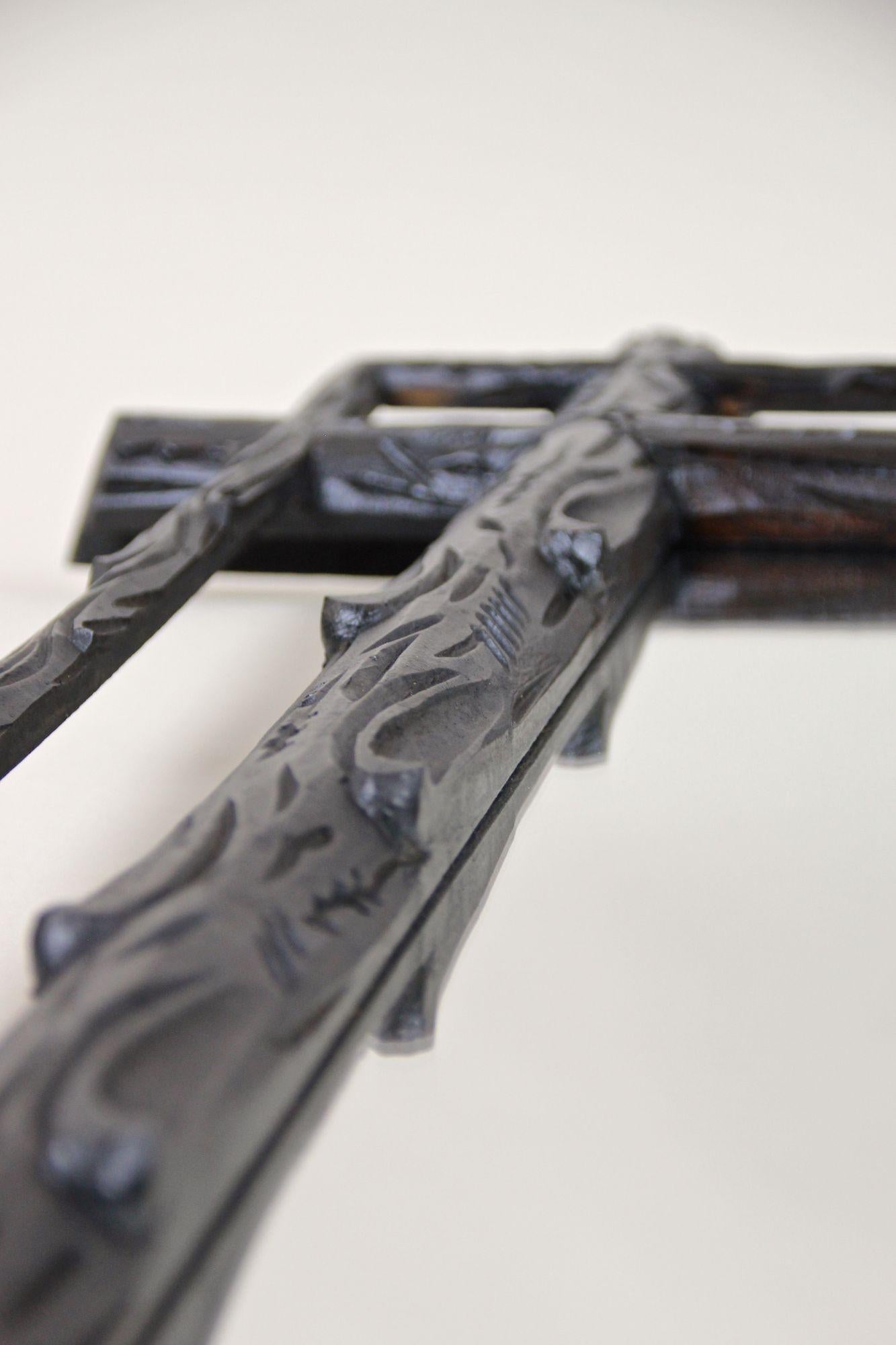 Specchio rustico Black Forest del XIX secolo, intagliato a mano, Austria, circa 1880 in vendita 10