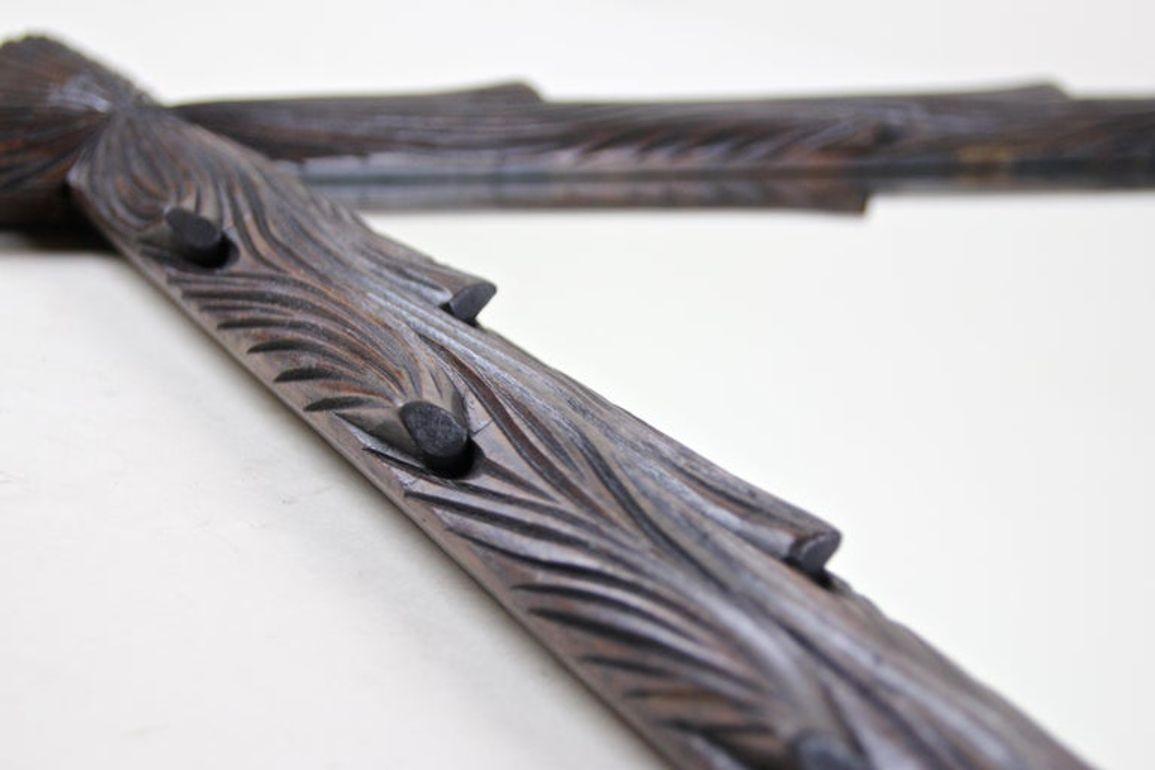 Miroir rustique du 19e siècle de Black Forest, sculpté à la main, Autriche vers 1890 en vente 7