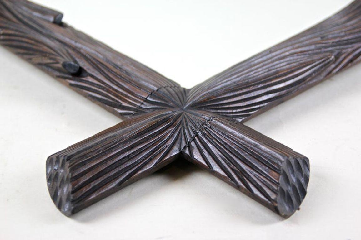 Miroir rustique du 19e siècle de Black Forest, sculpté à la main, Autriche vers 1890 en vente 9