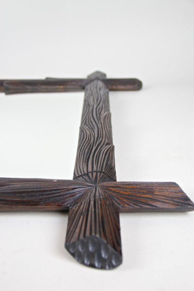 Miroir rustique du 19e siècle de Black Forest, sculpté à la main, Autriche vers 1890 en vente 2
