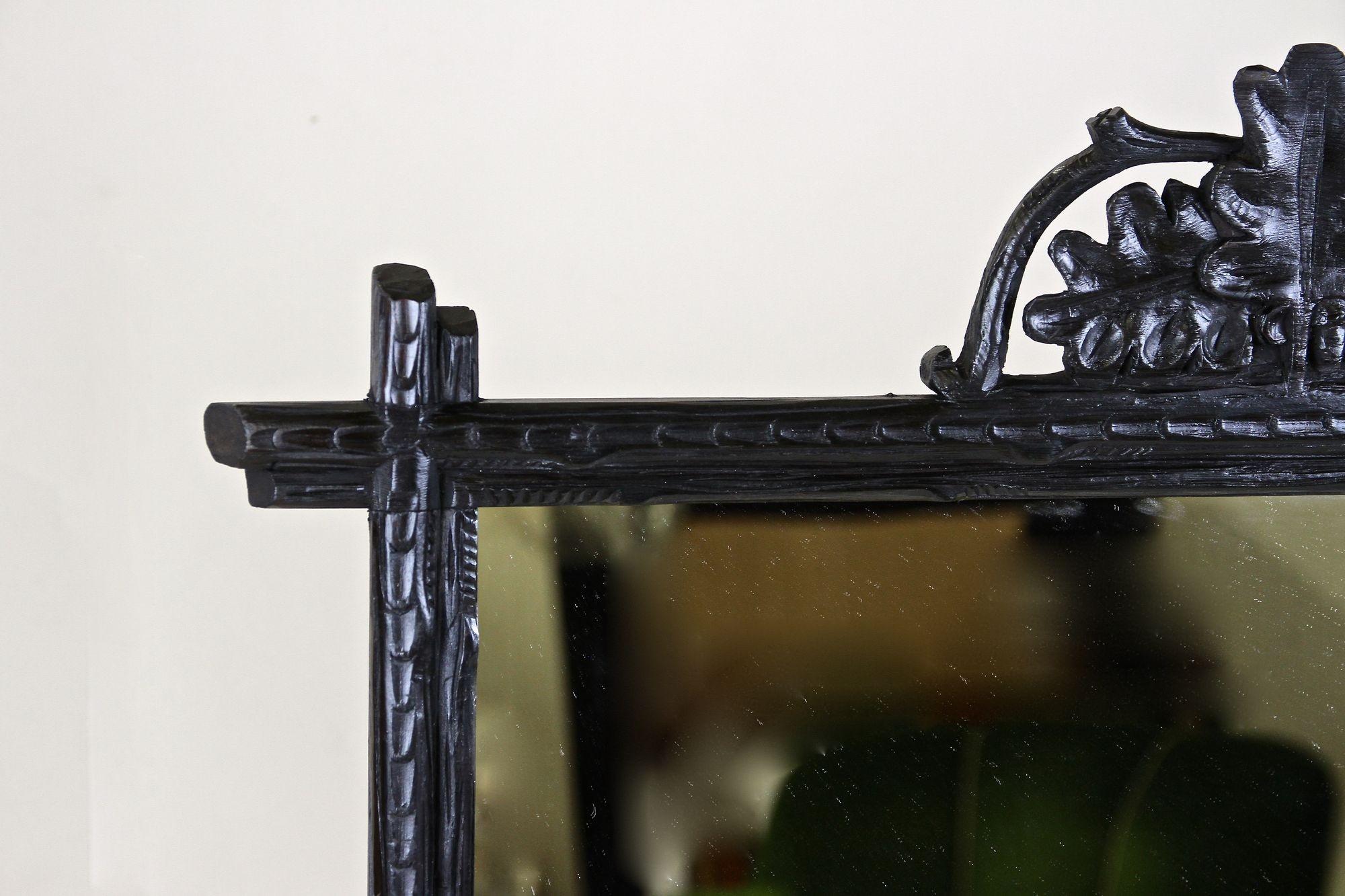 Rustico Specchio rustico Black Forest del XIX secolo con foglie di Oak, Austria circa 1870 in vendita