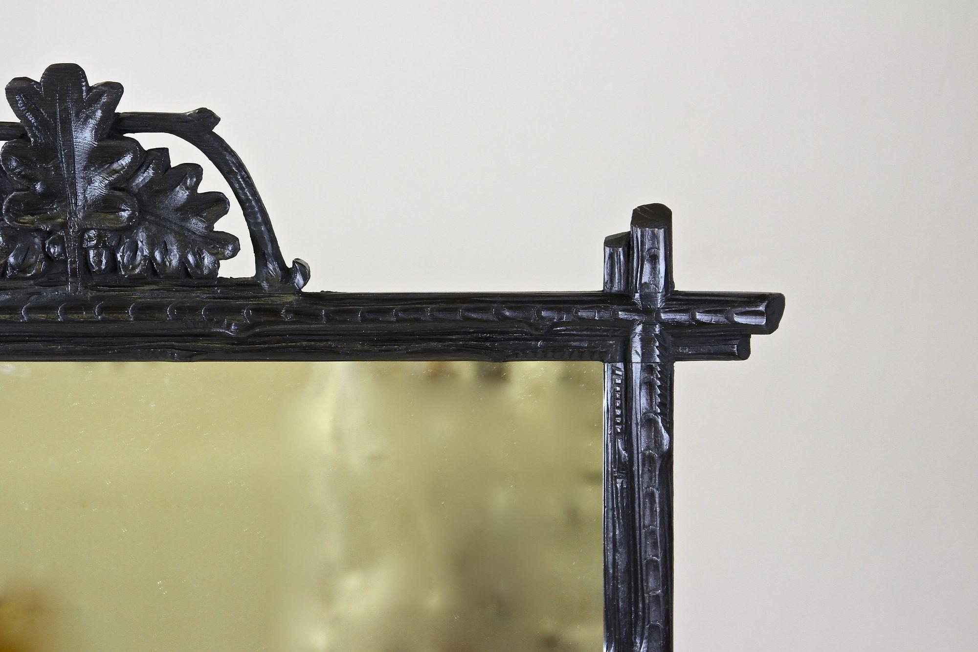 Specchio rustico Black Forest del XIX secolo con foglie di Oak, Austria circa 1870 In condizioni buone in vendita a Lichtenberg, AT