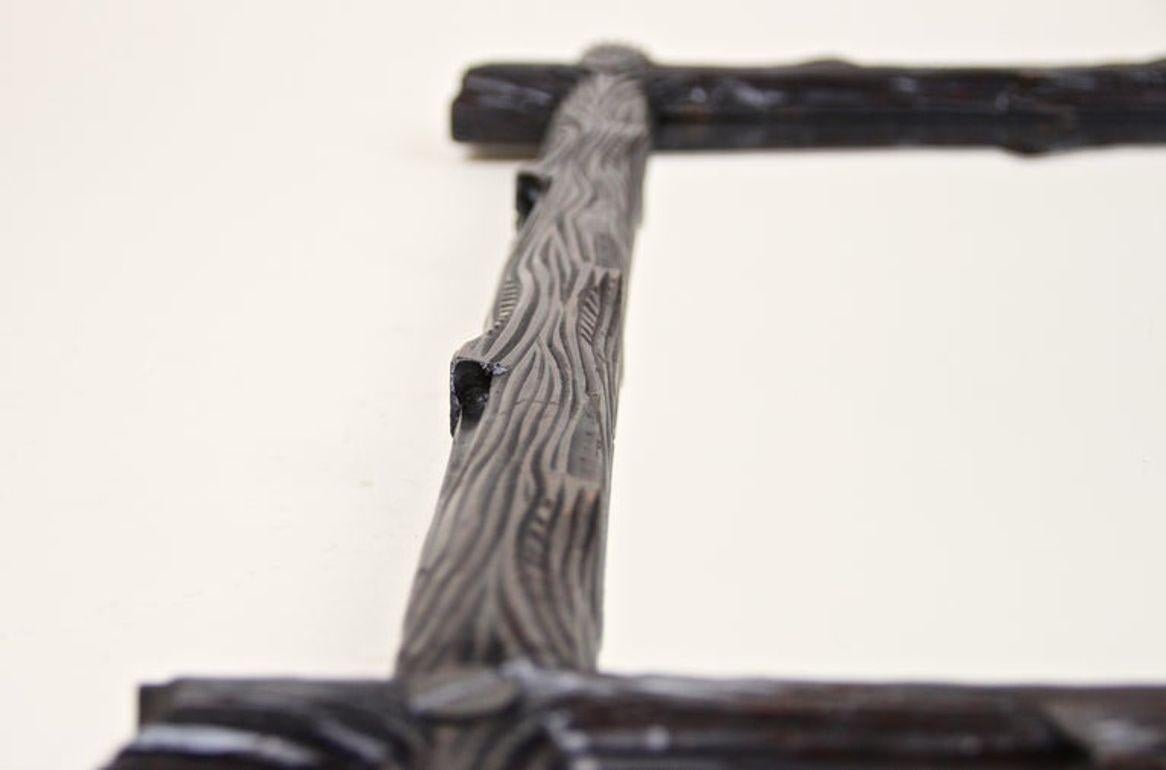 Espejo Rústico de Pared Black Forest del Siglo XIX - Tallado a Mano, Austria circa 1880 en venta 6
