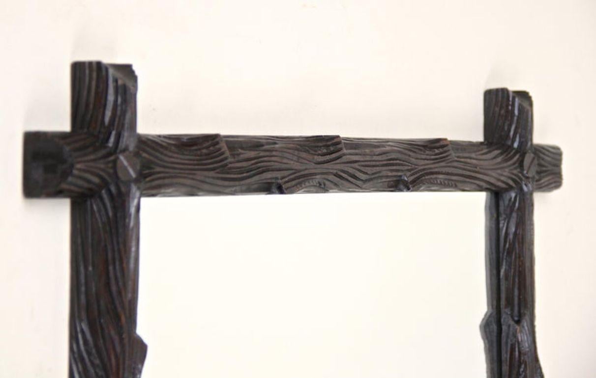 Espejo Rústico de Pared Black Forest del Siglo XIX - Tallado a Mano, Austria circa 1880 Austríaco en venta