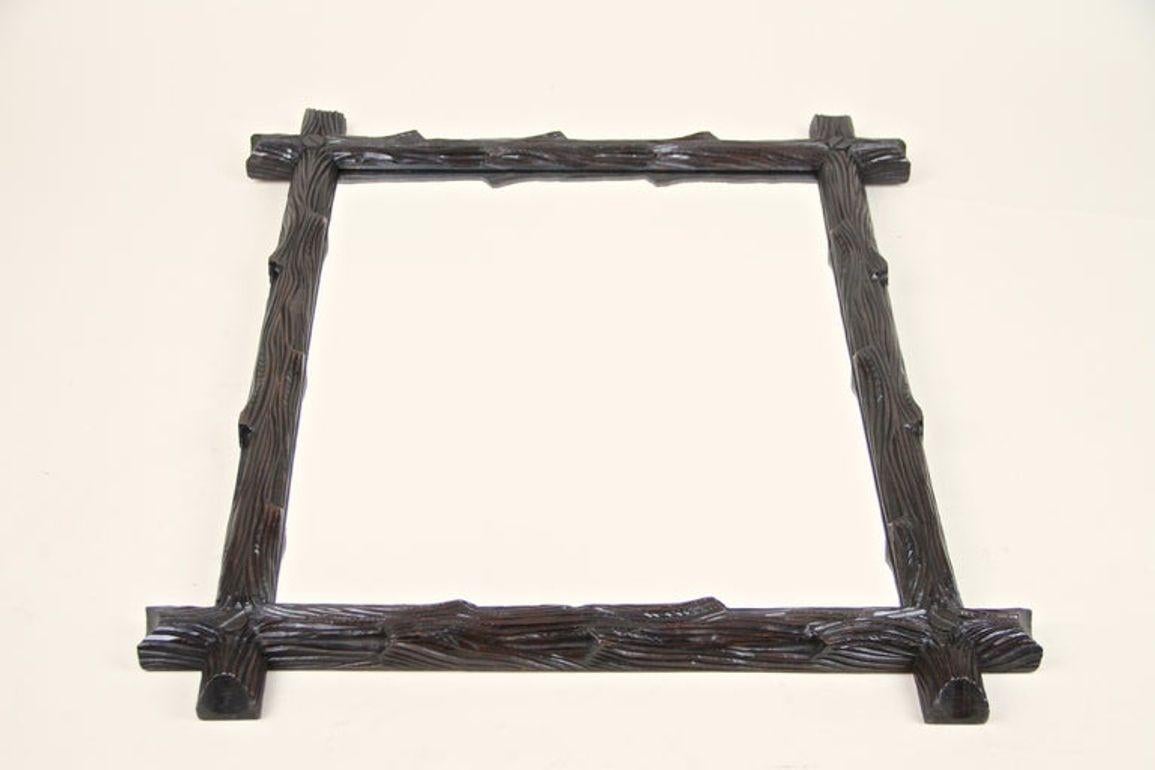 Espejo Rústico de Pared Black Forest del Siglo XIX - Tallado a Mano, Austria circa 1880 en venta 2