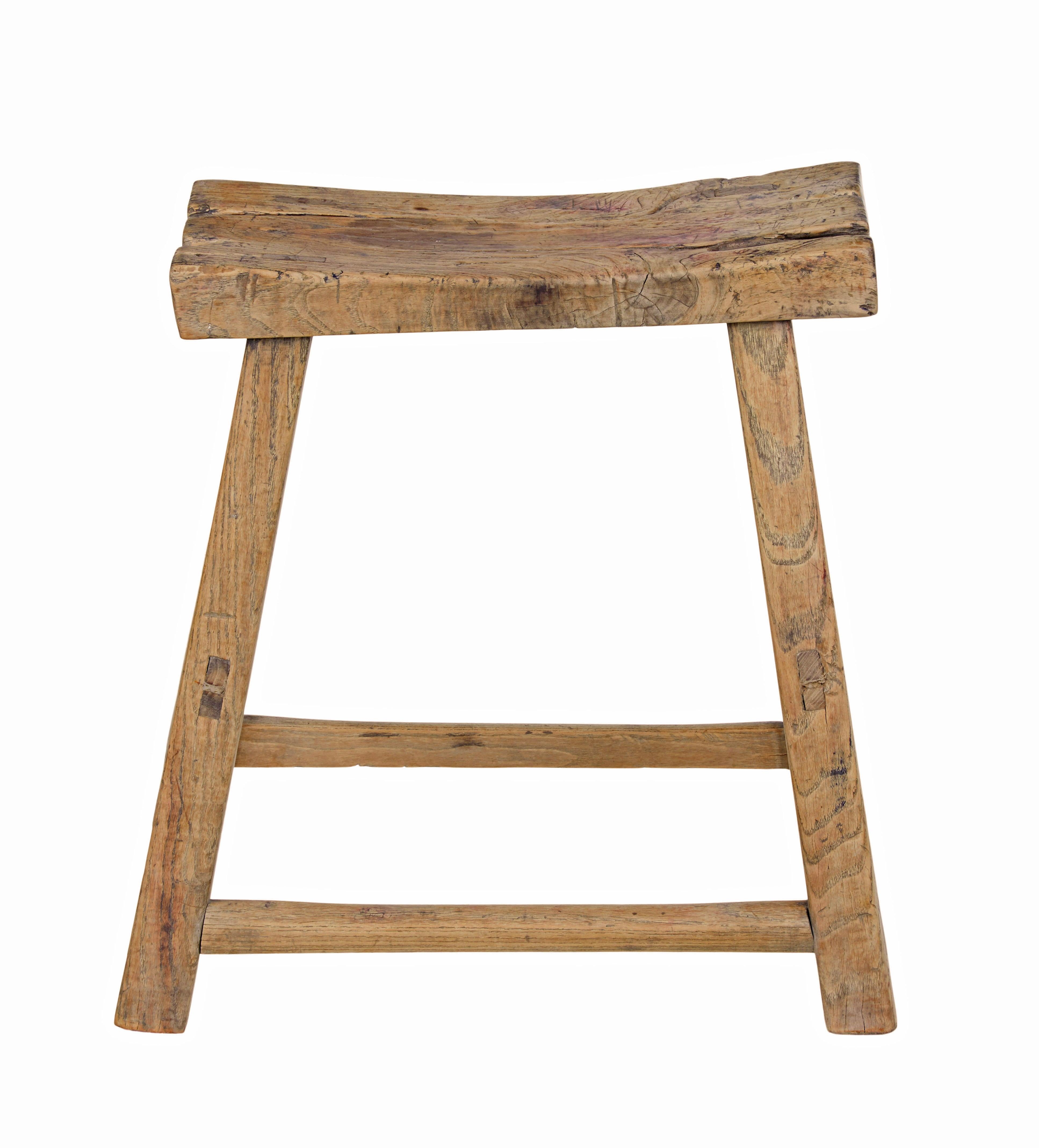Cinese Sgabello cinese rustico in legno duro del XIX secolo in vendita