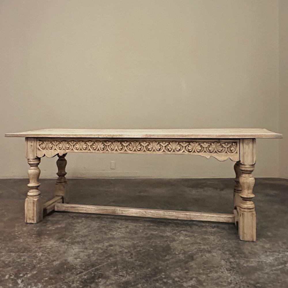 Rustique Table de ferme française rustique du 19ème siècle en chêne rayé en vente