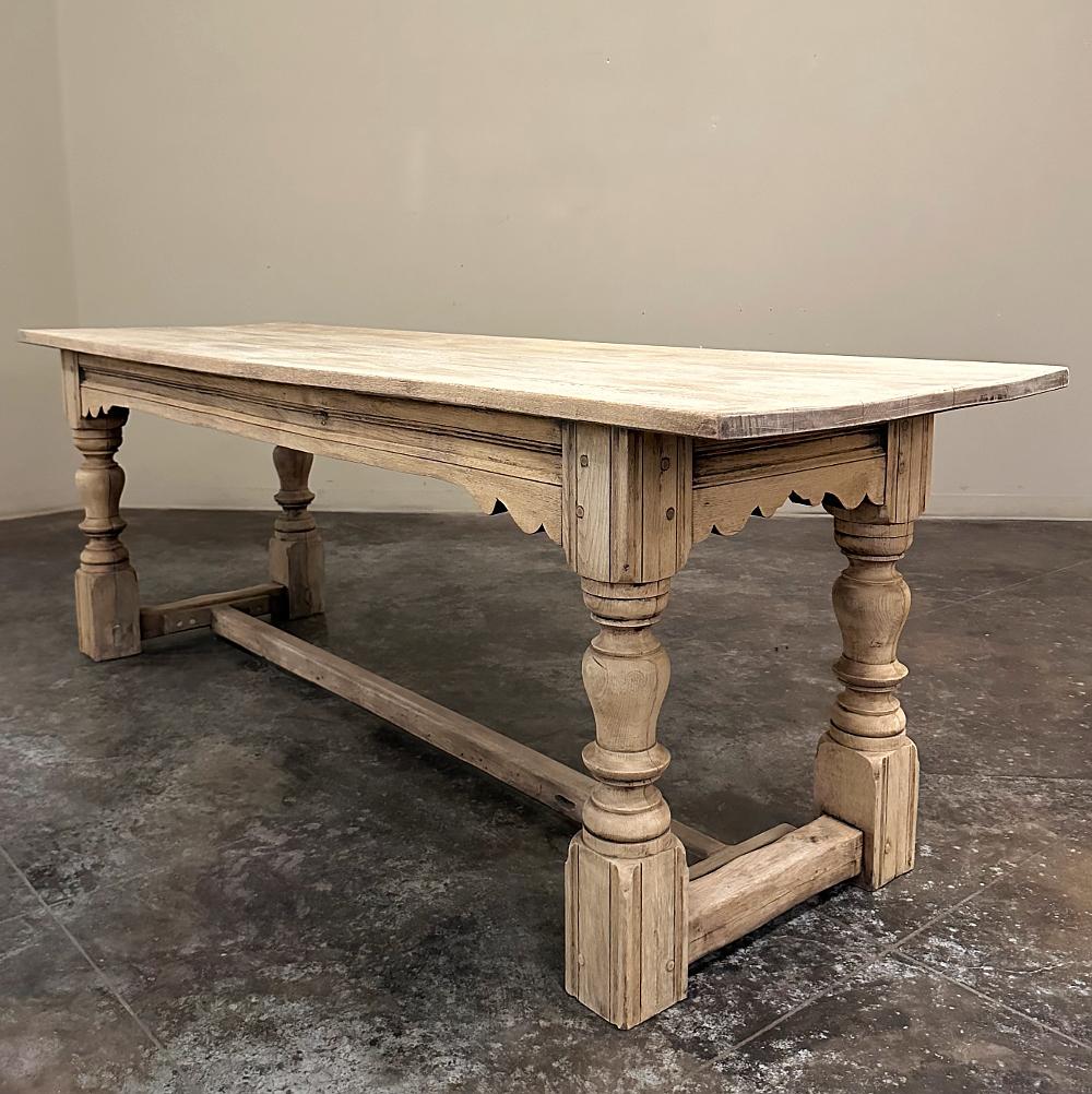 Chêne Table de ferme française rustique du 19ème siècle en chêne rayé en vente