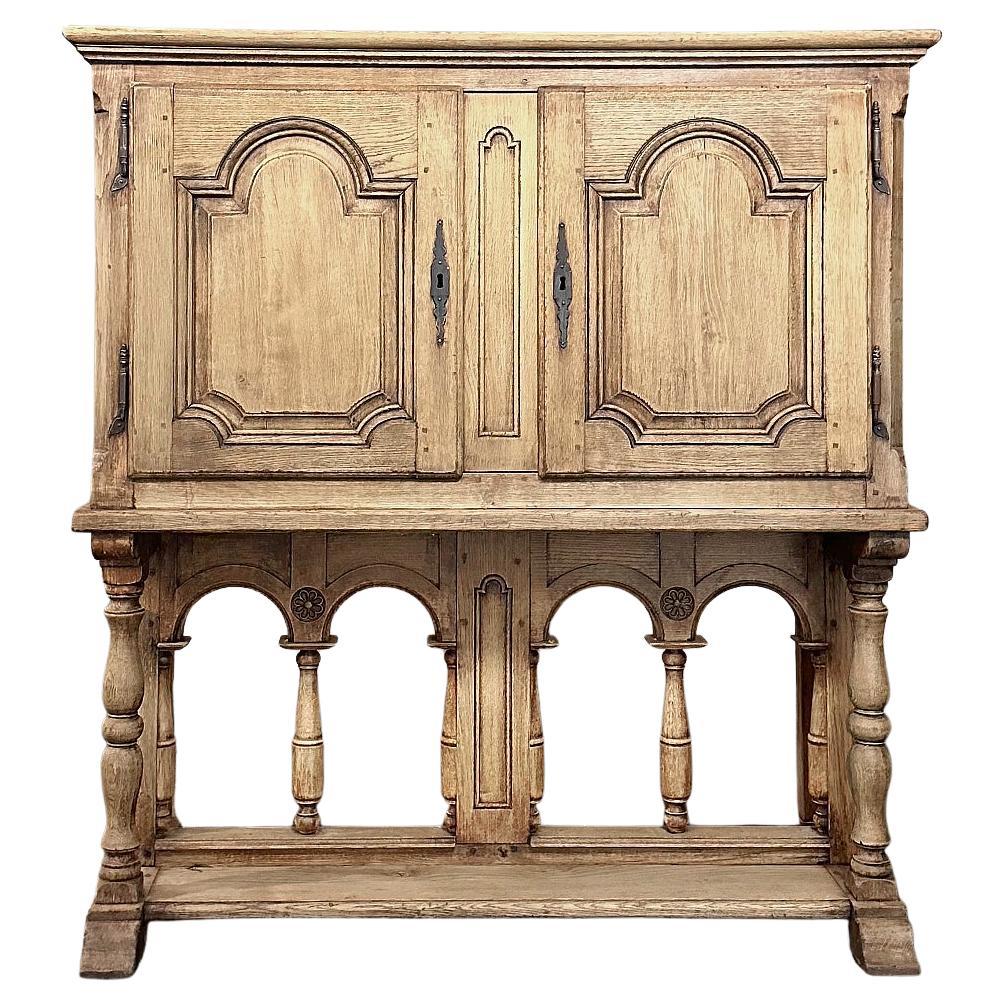 19ème siècle Rustic Country French Raised Cabinet