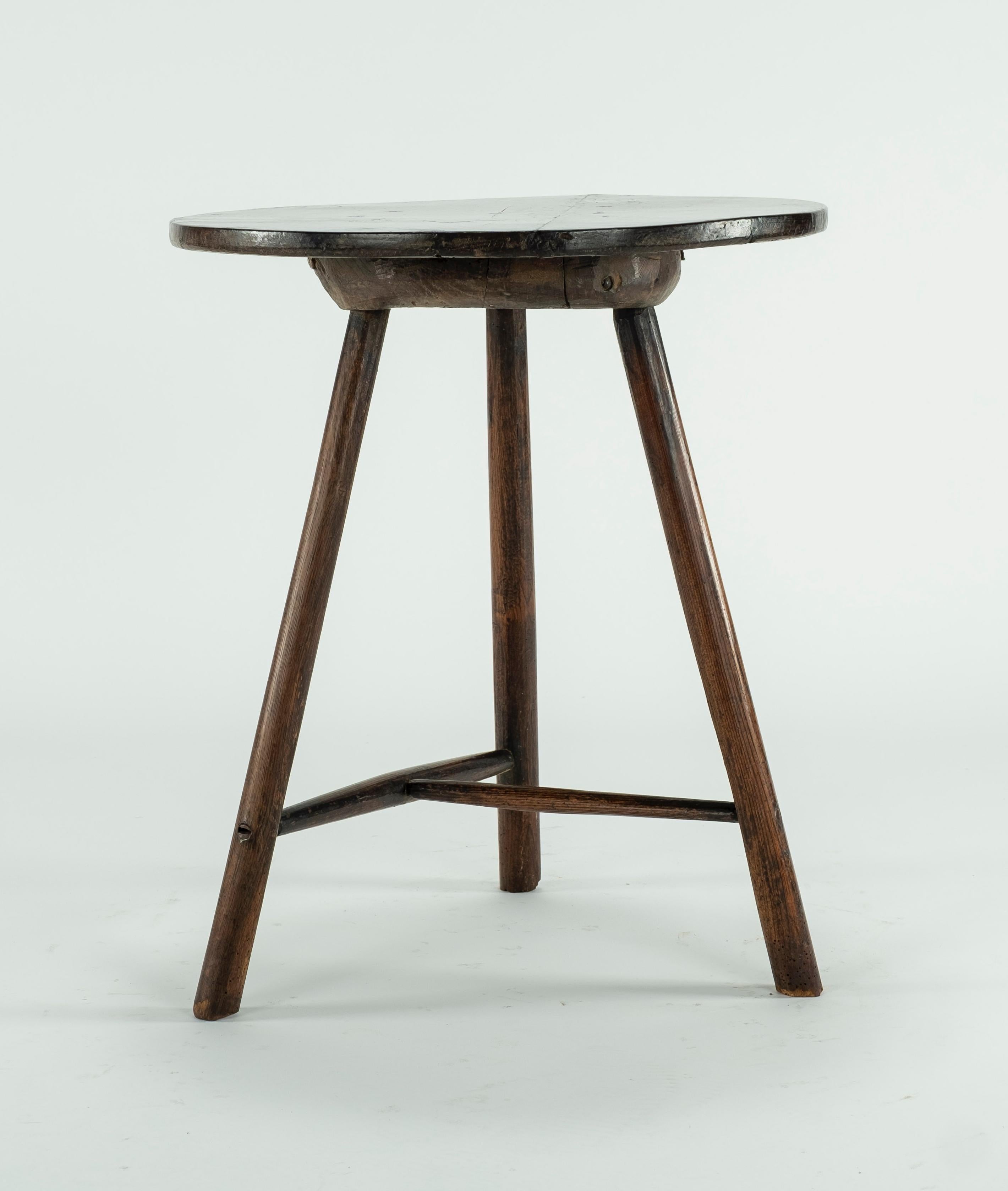 Anglais Table de criquet rustique en orme du 19ème siècle en vente