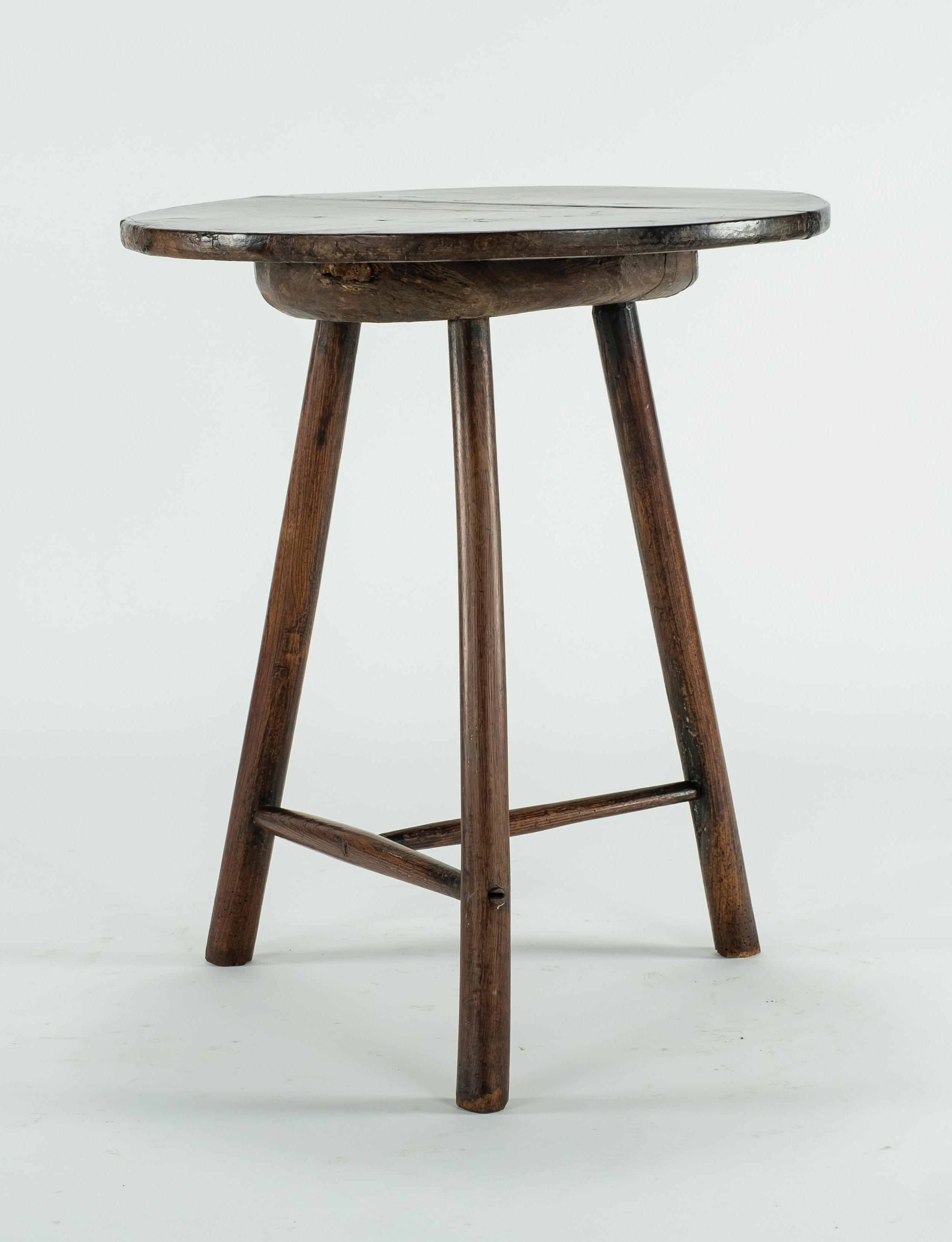Table de criquet rustique en orme du 19ème siècle Bon état - En vente à Houston, TX