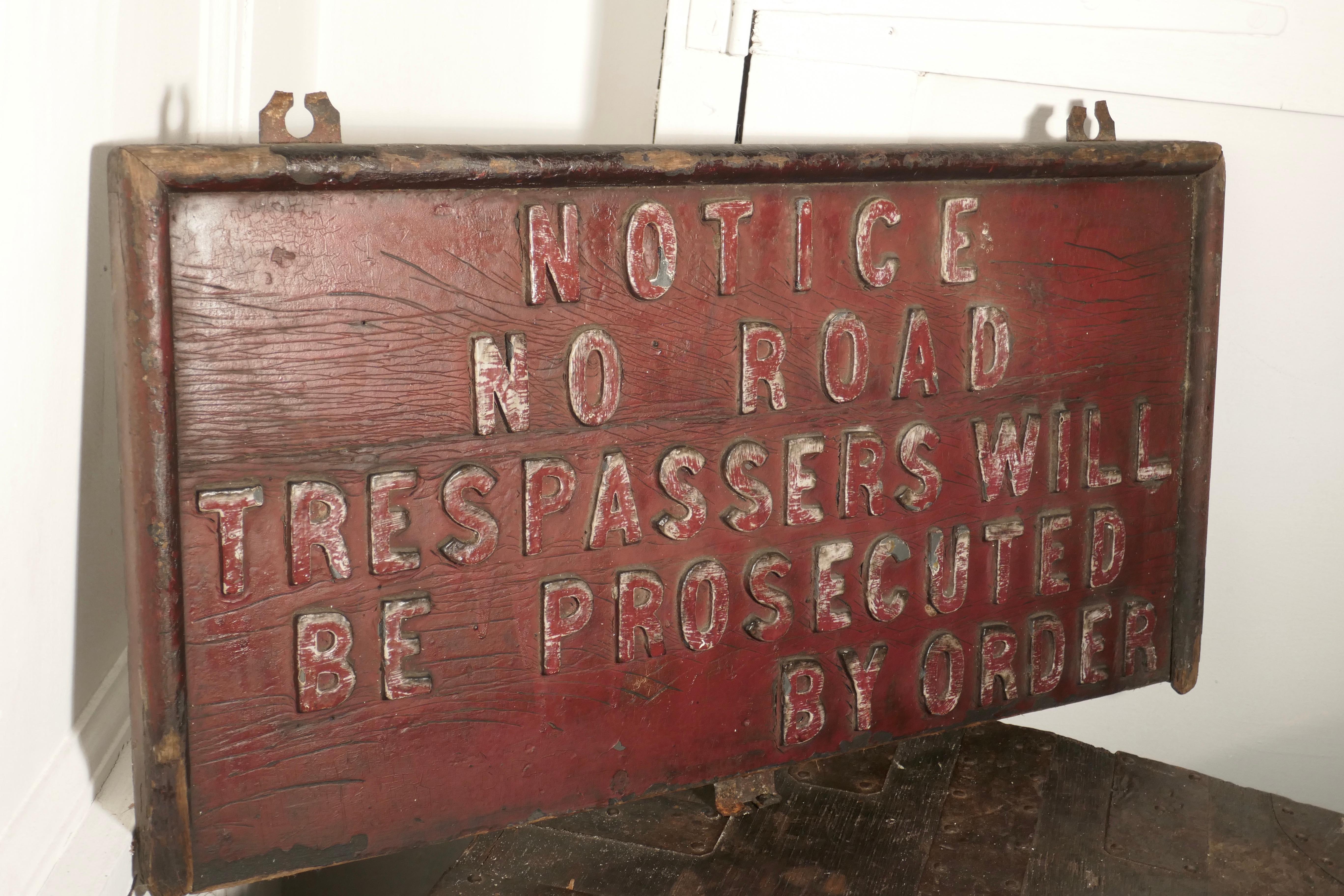 signe rustique anglais du 19ème siècle pour les propriétaires de terres privées et les intrus Abîmé - En vente à Chillerton, Isle of Wight