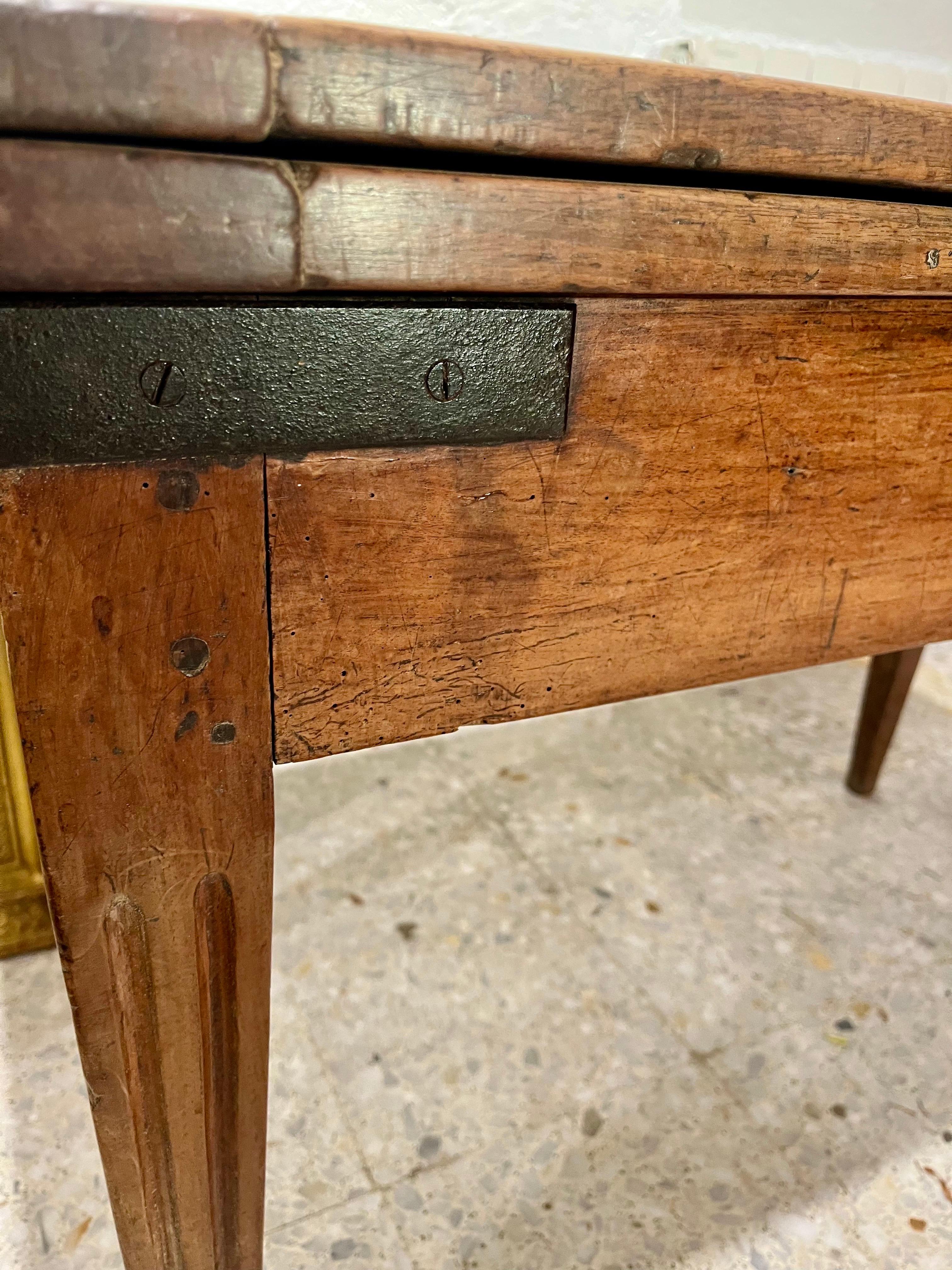 19th Century Rustic Extendable Walnut Table Louis XVI Style For Sale 8