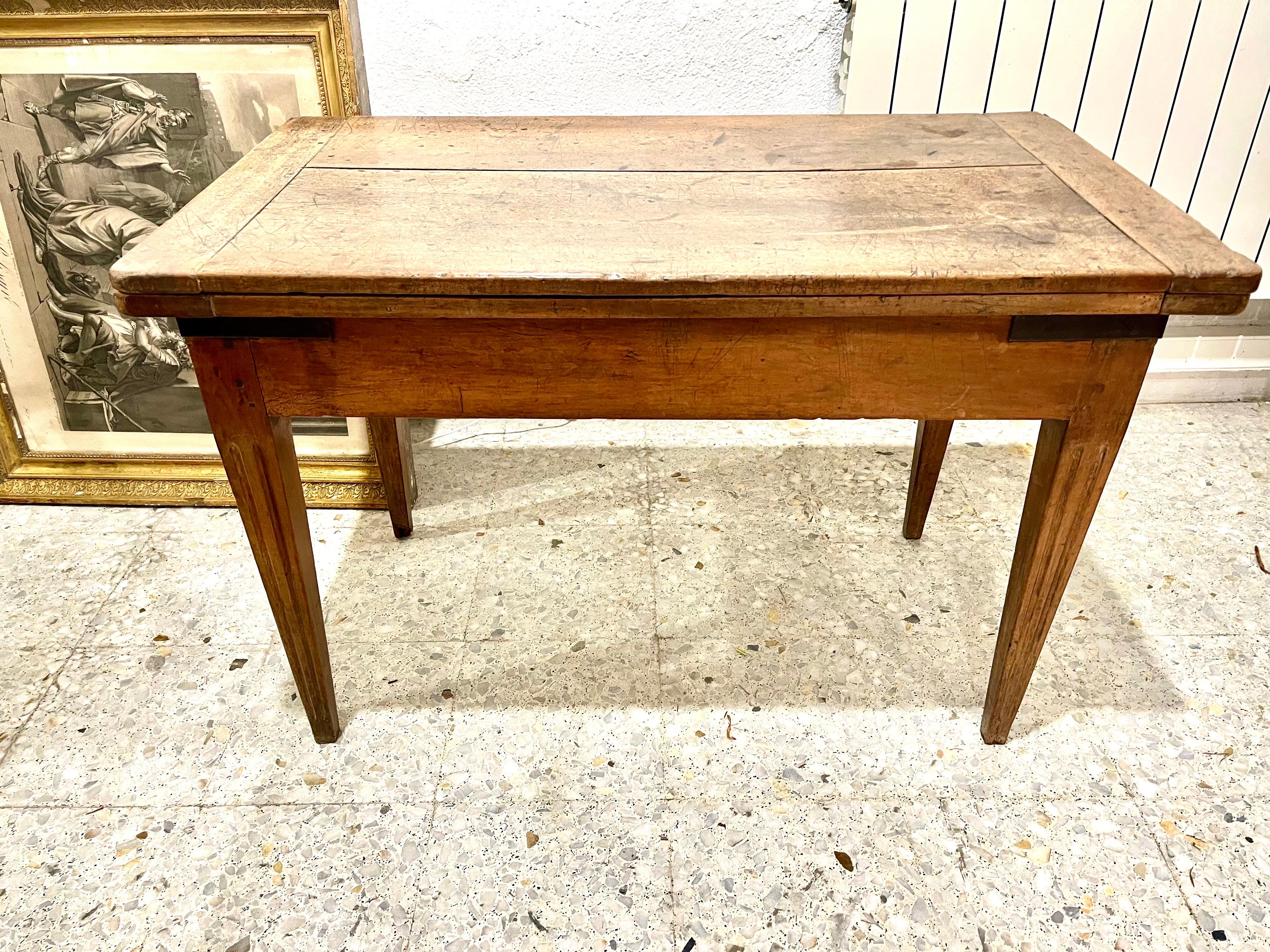19th Century Rustic Extendable Walnut Table Louis XVI Style For Sale 14