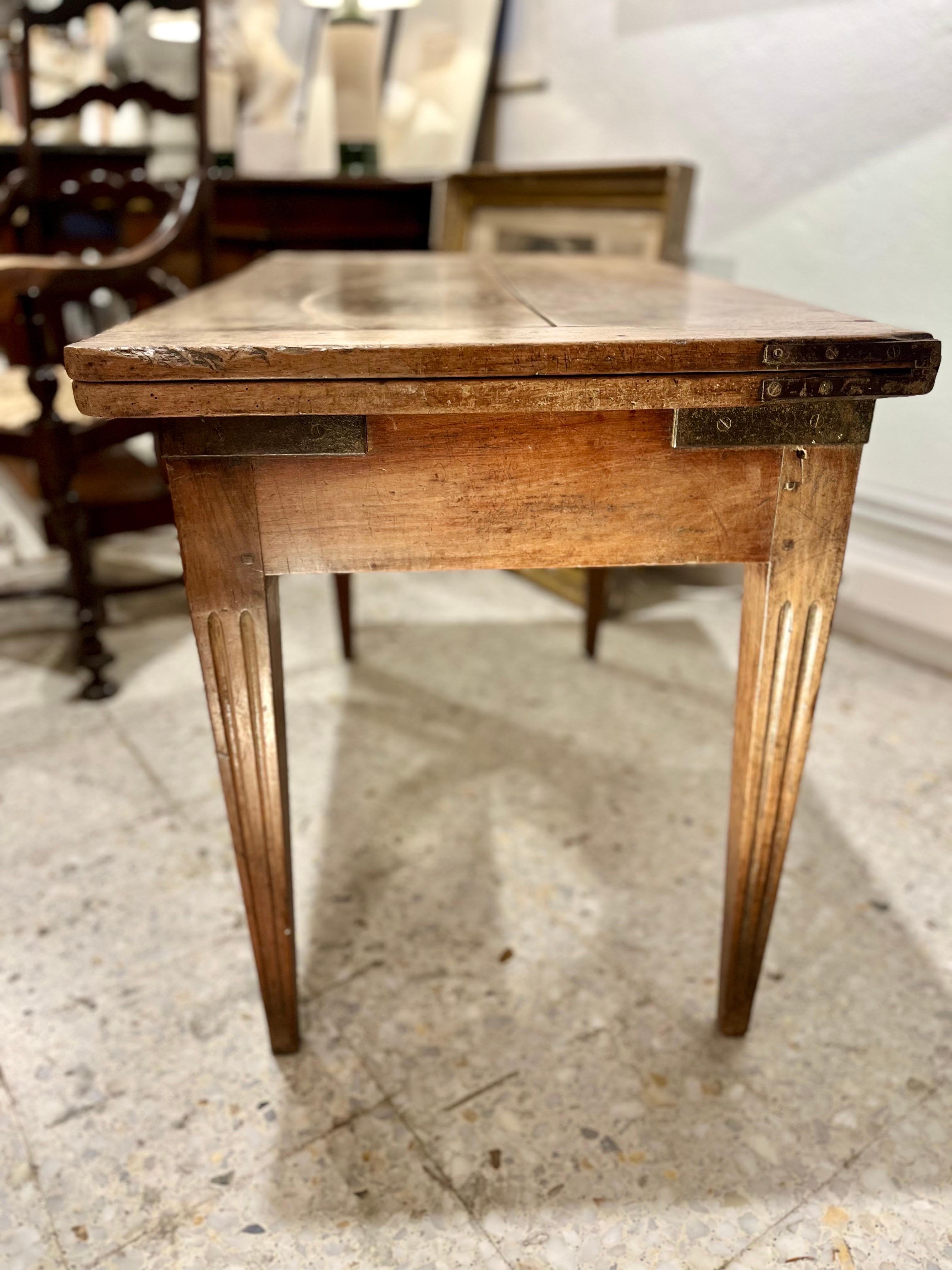 19th Century Rustic Extendable Walnut Table Louis XVI Style For Sale 1