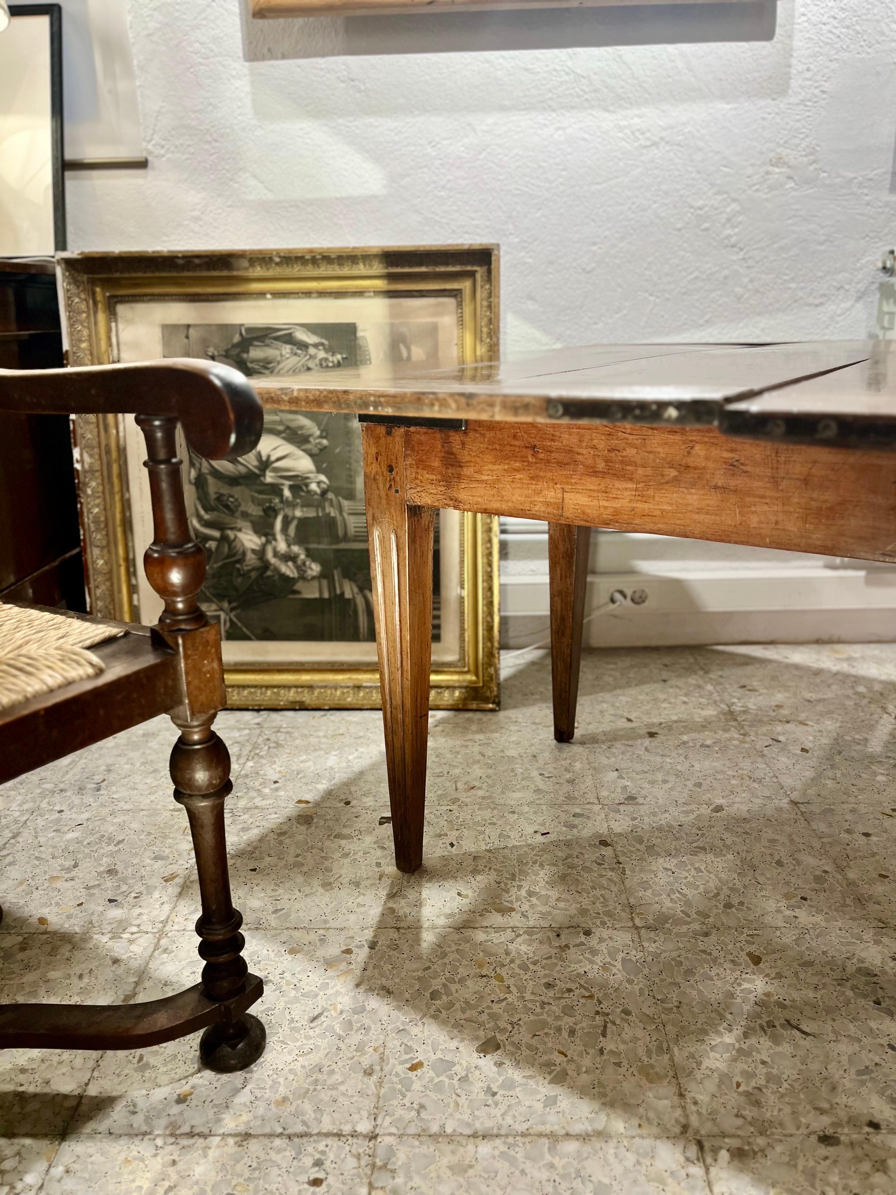 19th Century Rustic Extendable Walnut Table Louis XVI Style For Sale 4