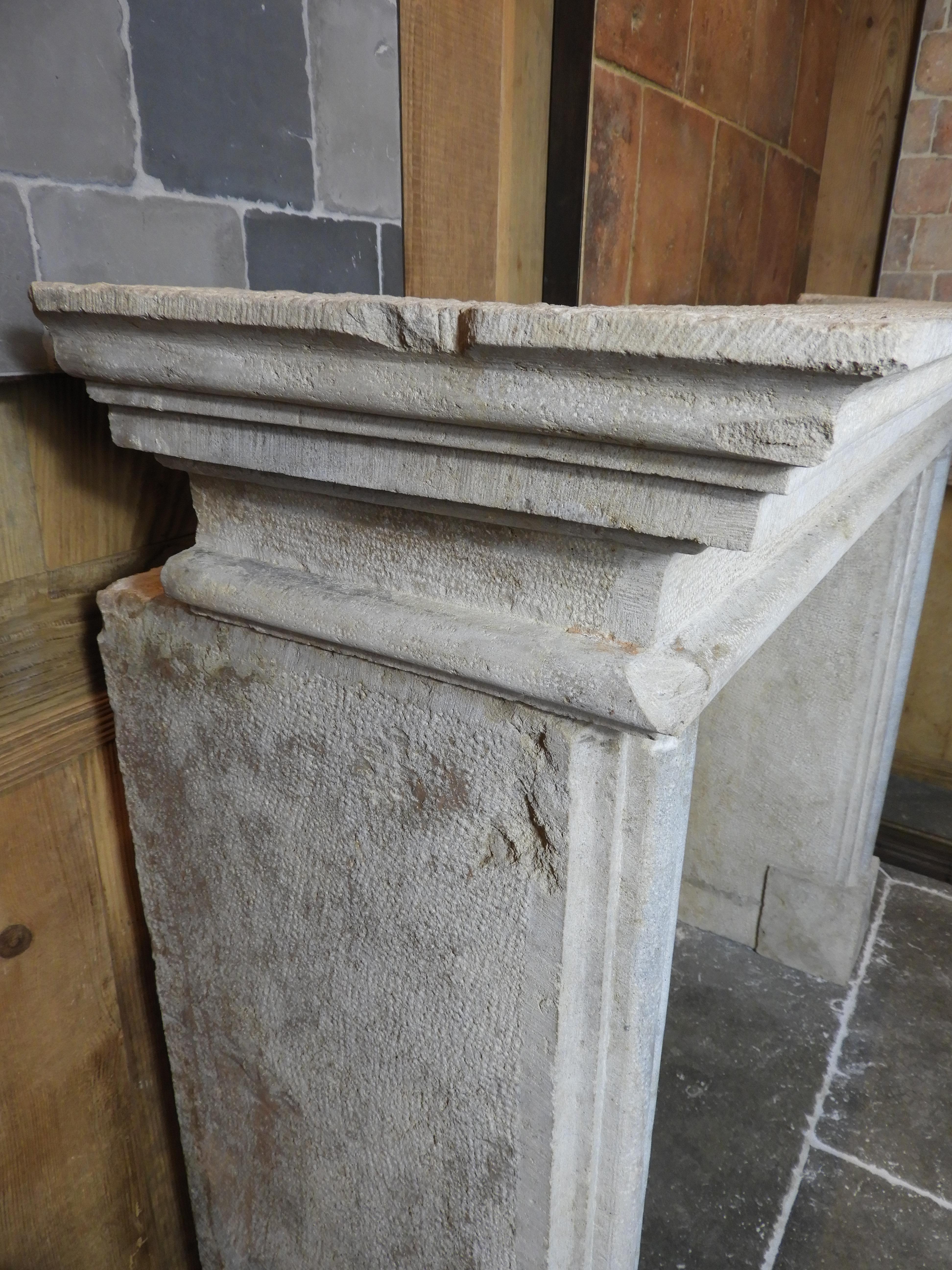 19th Century Rustic Fireplace in Hard French Limestone im Angebot 2