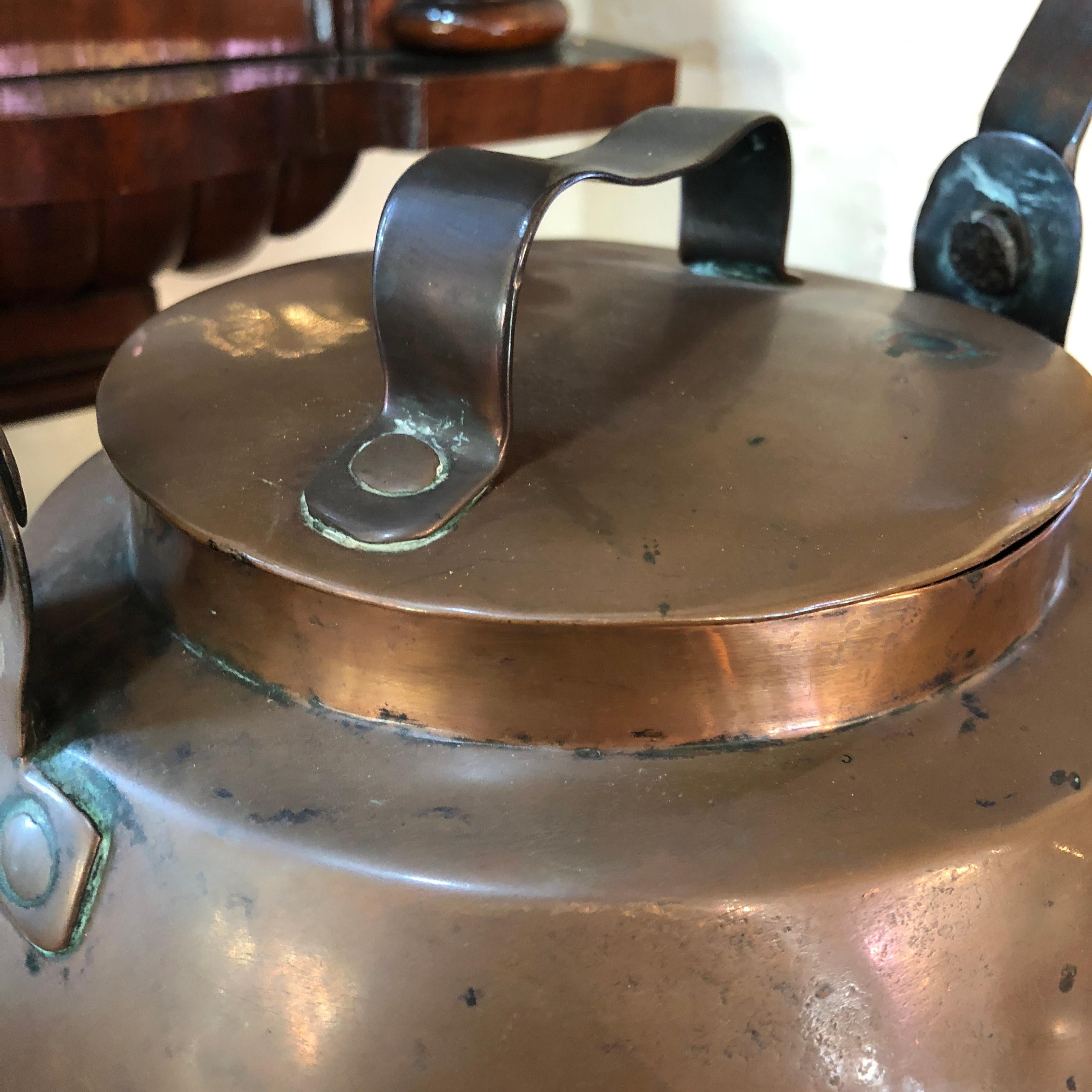 19th Century, Rustic French Copper Kettle In Good Condition For Sale In Perth , AU