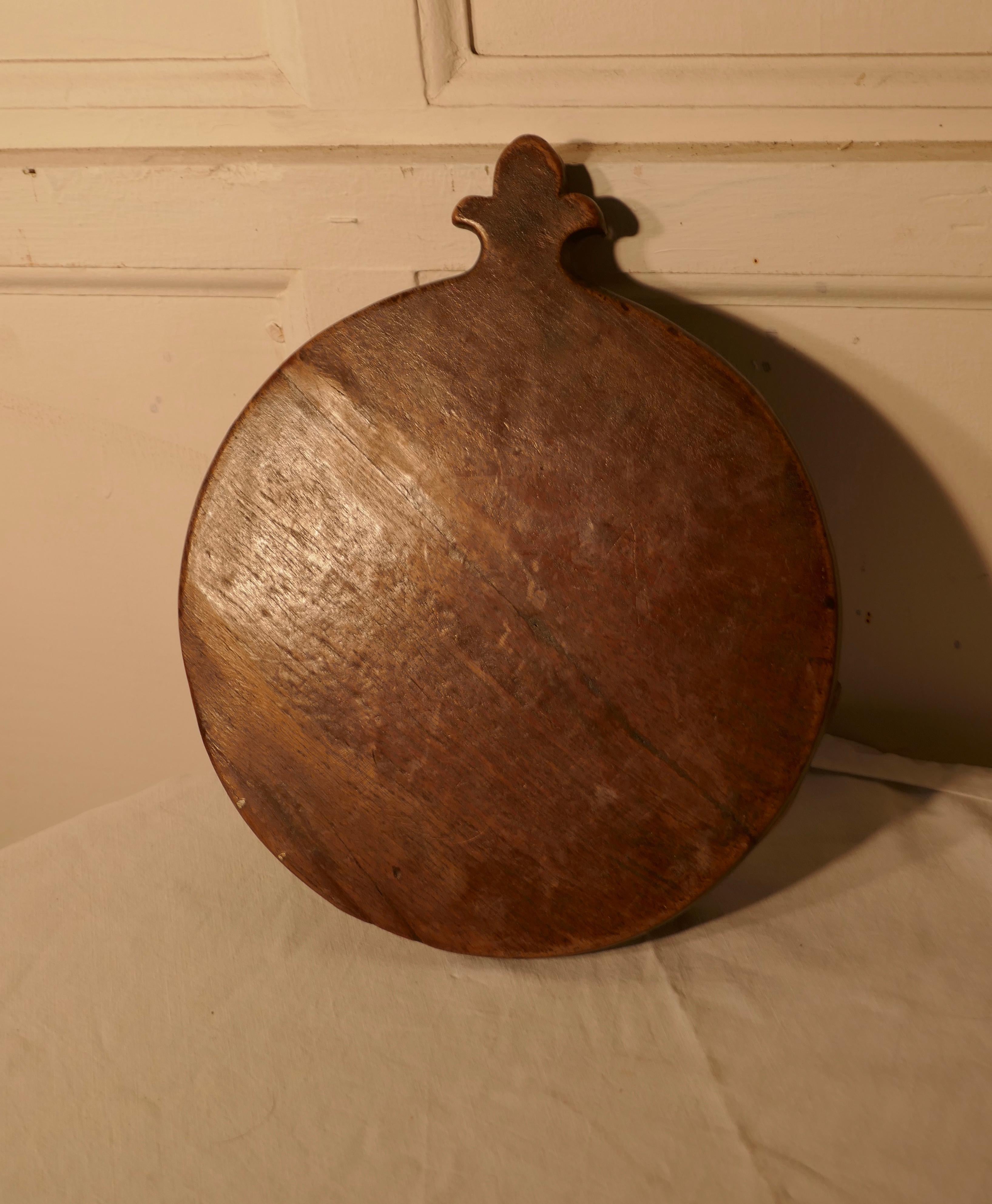 19th Century Rustic French Elm Cheese Board In Good Condition In Chillerton, Isle of Wight